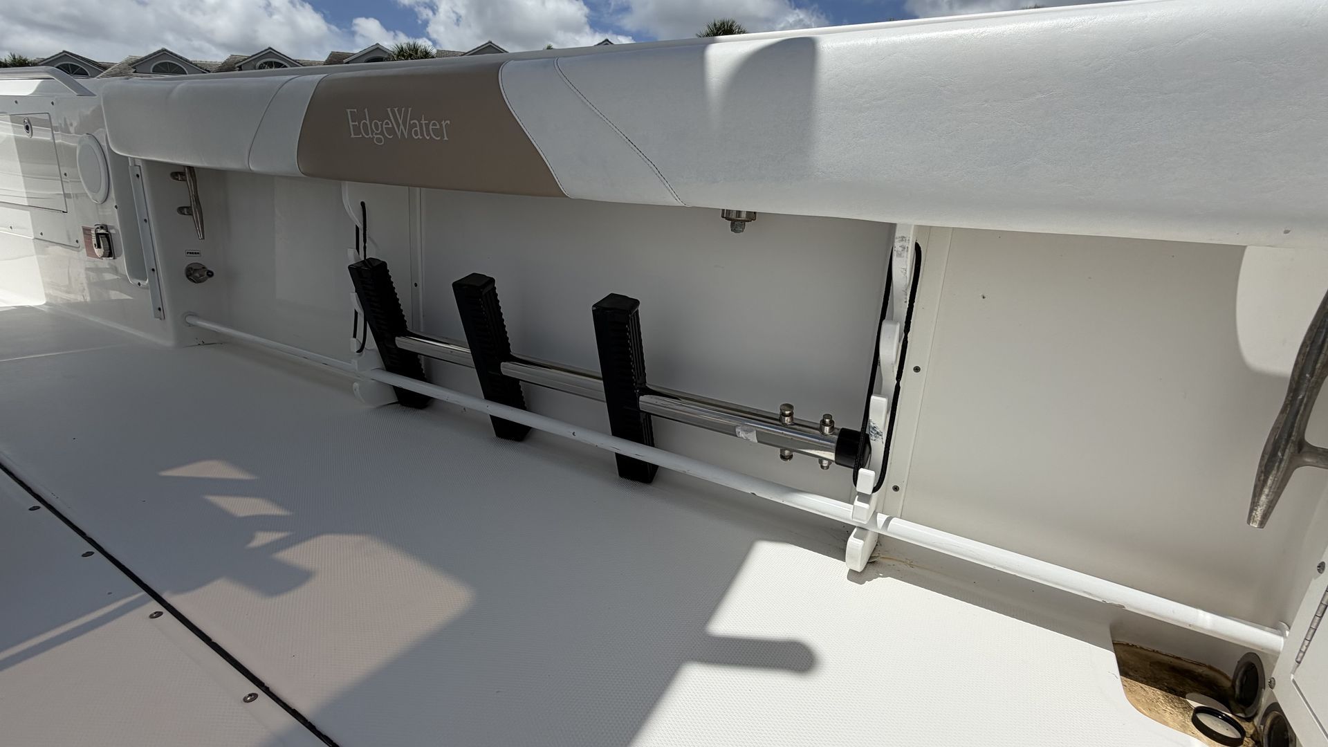 2017 Edgewater 320 CC - 39