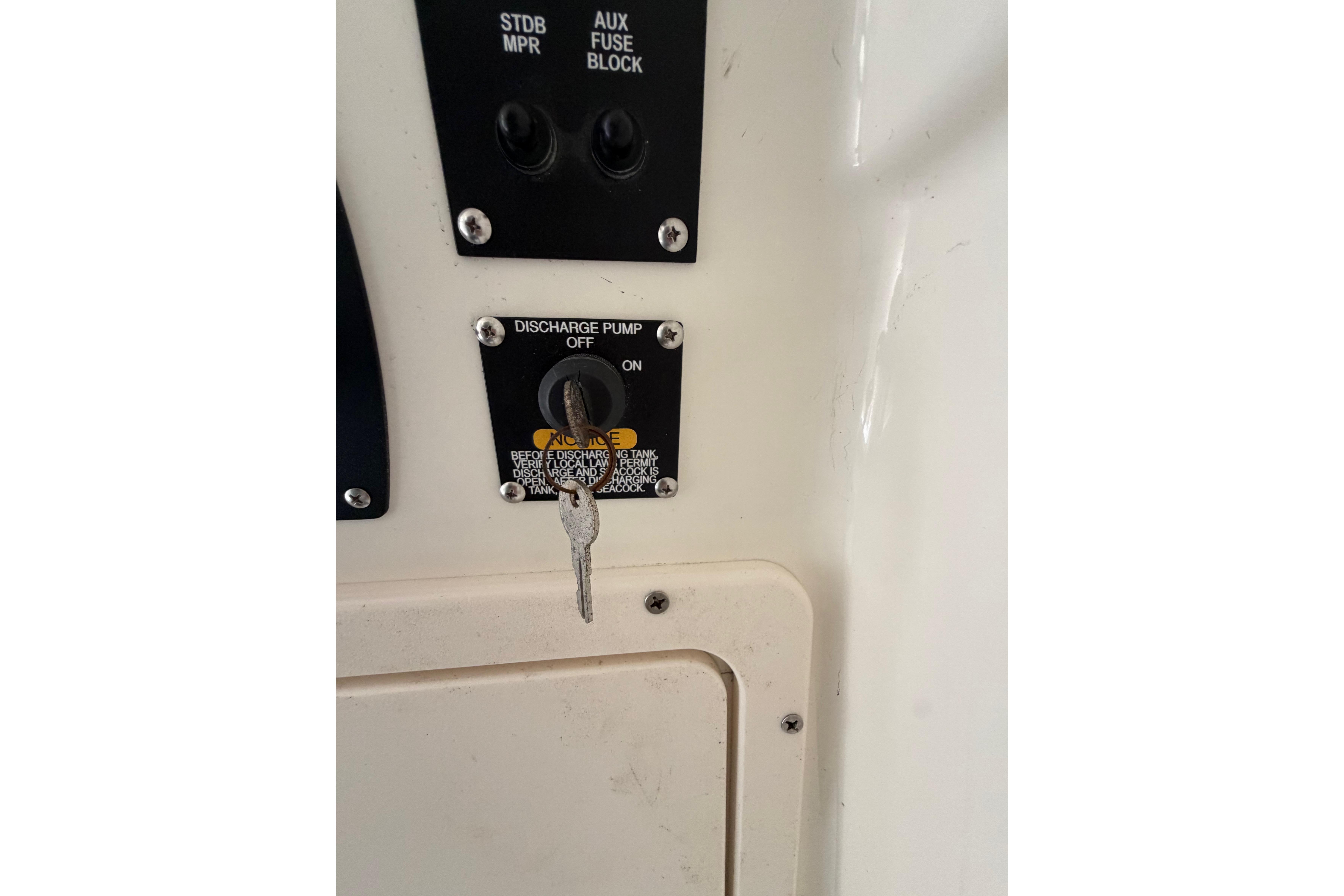 Control panel of a 2017 Mako 284 Center Console boat with discharge pump switch.