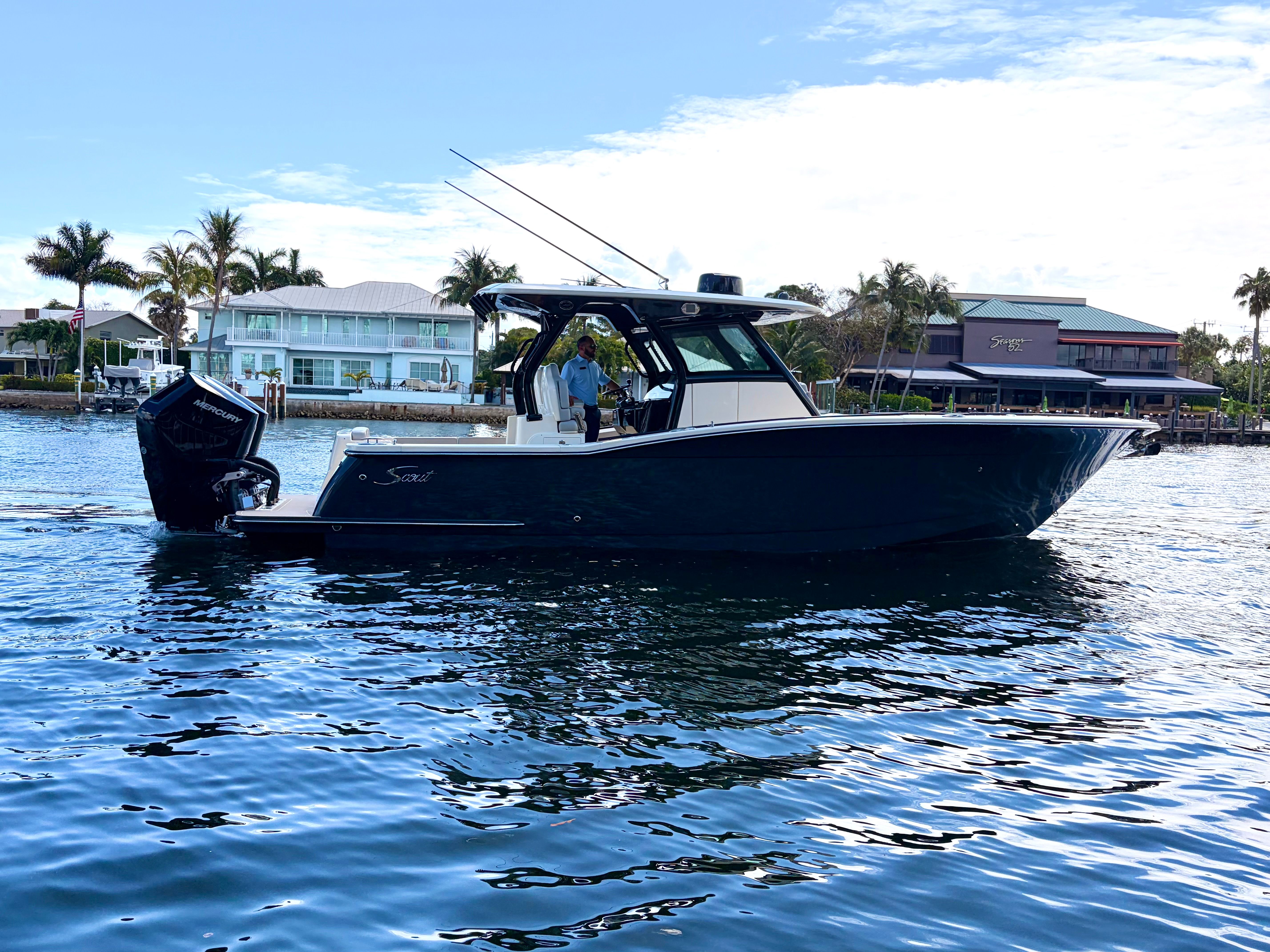 2025 Scout 330 LXF