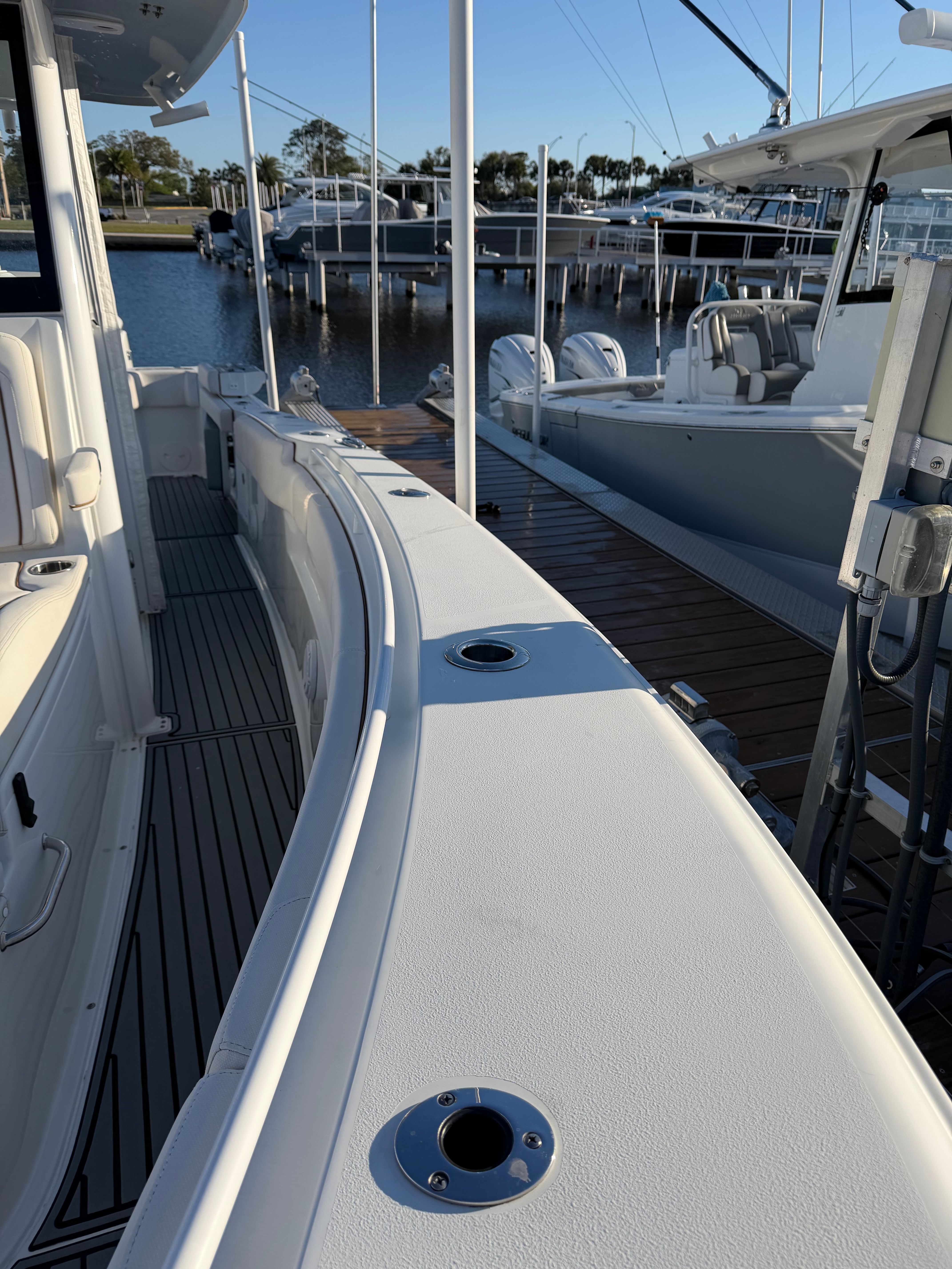 2022 Sea Hunt Gamefish 30 Coffin Box - 18