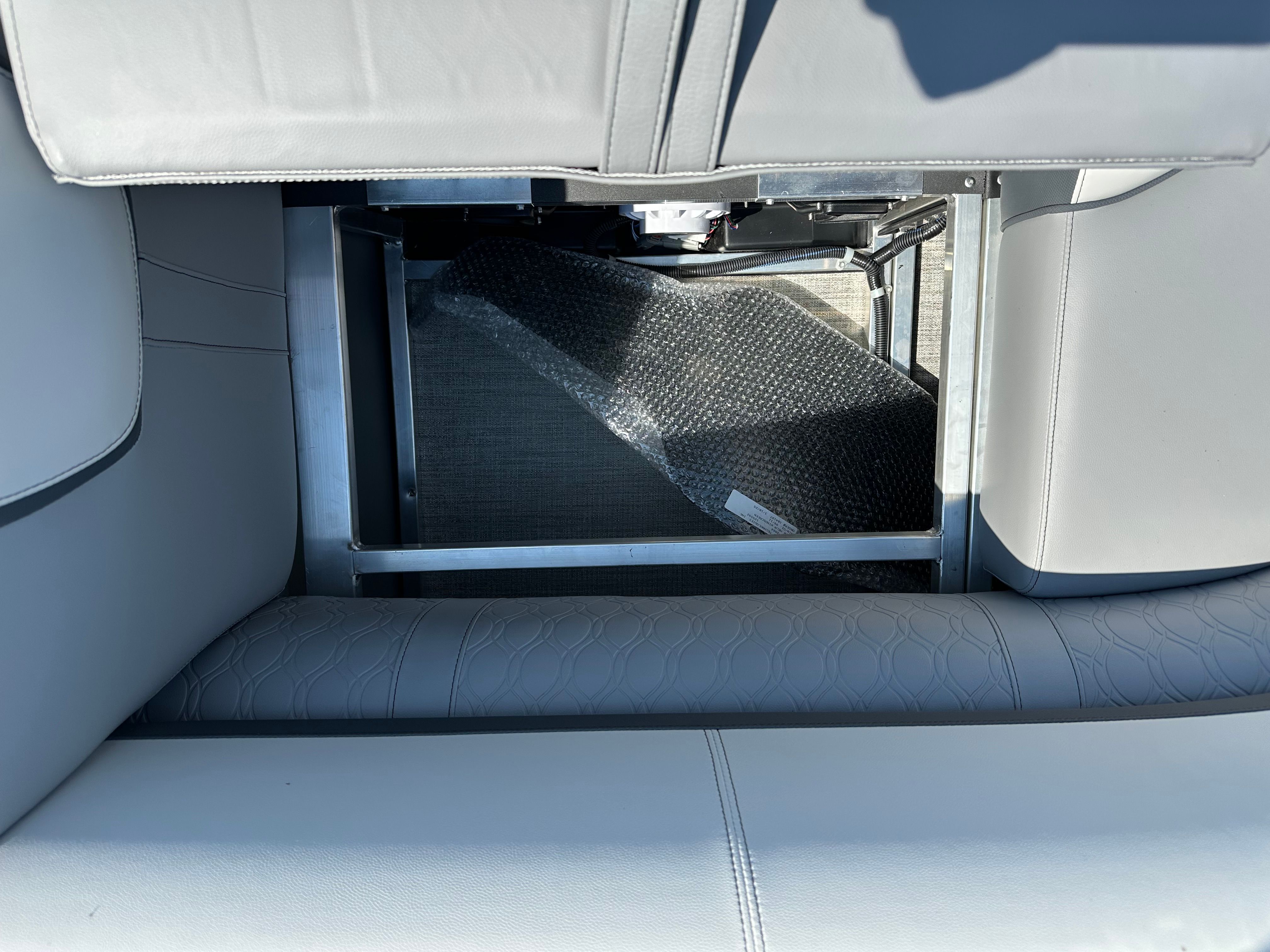2025 Avalon LSZ Quad Lounge Shift - 23' - 17