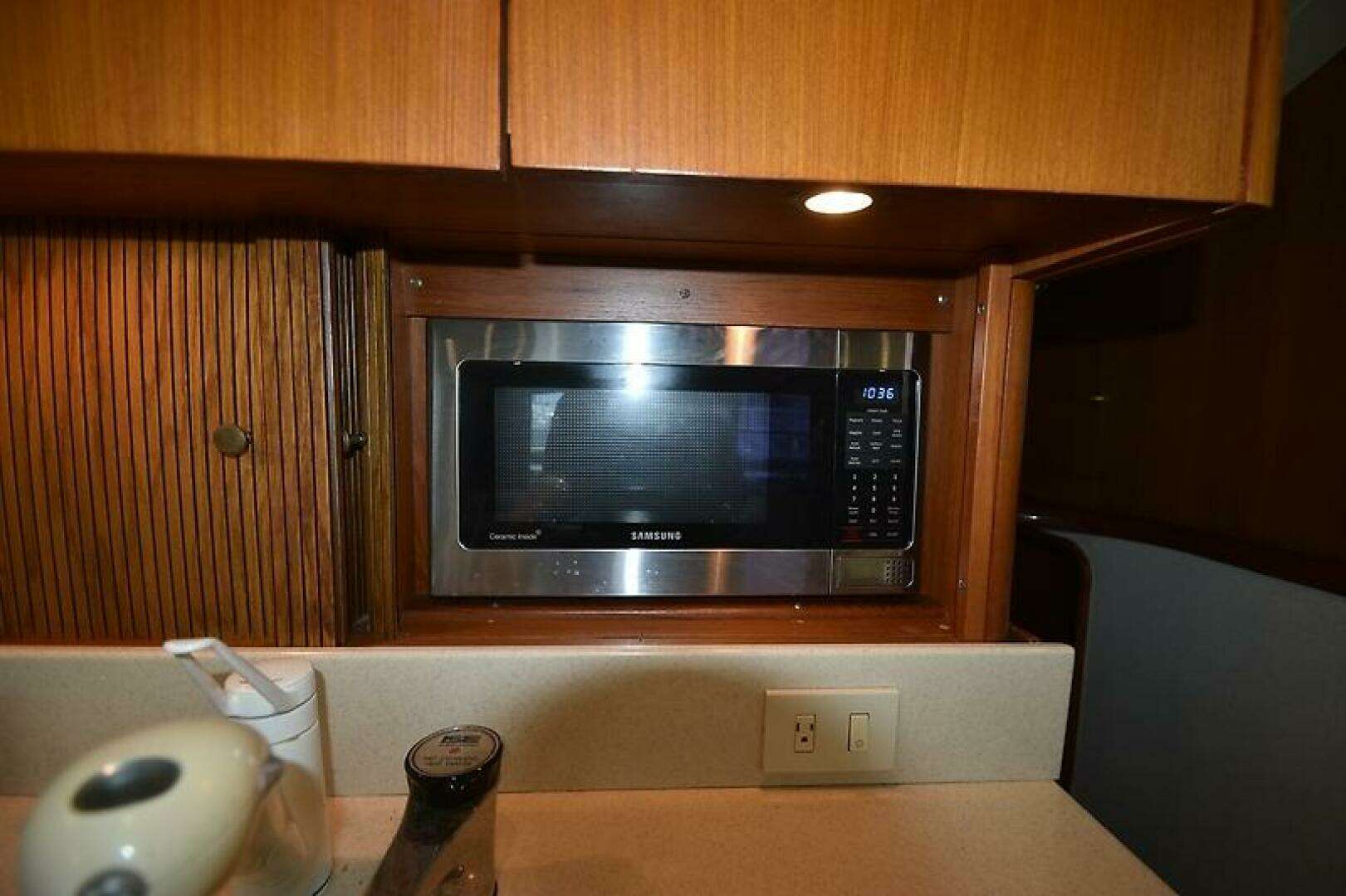 1997 Ocean 48 Convertible - Image 12