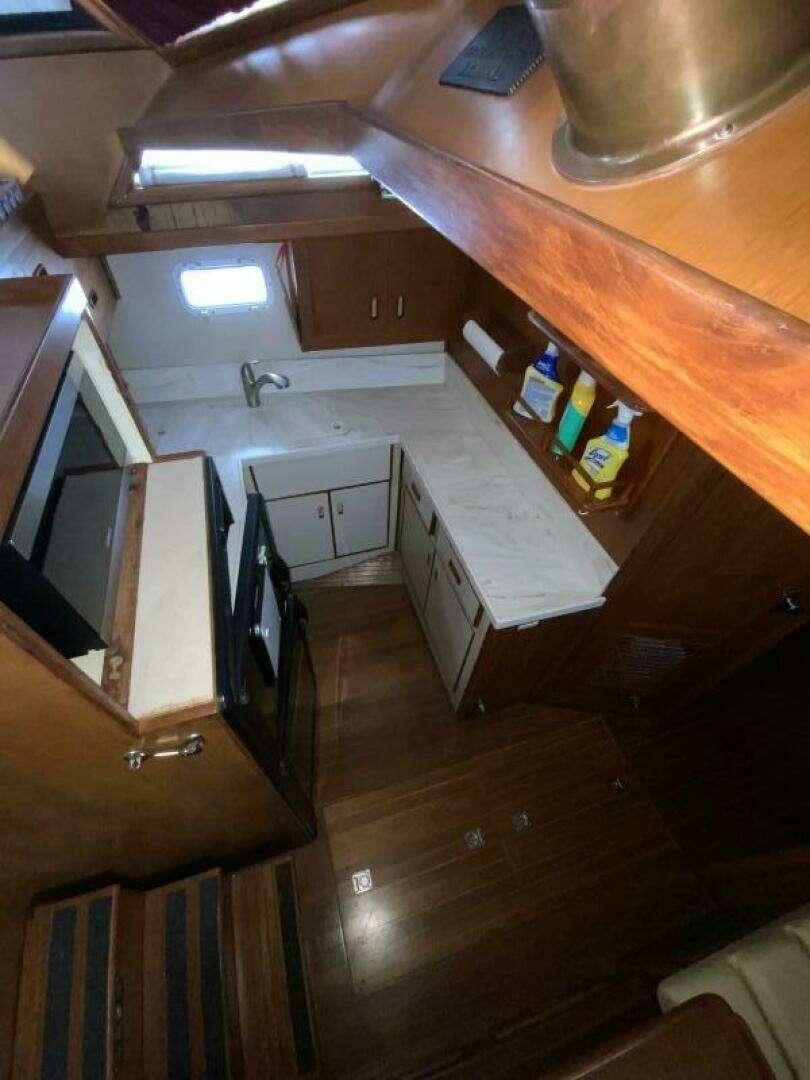 1987 President 41 Double Cabin Motor Yacht - Image 49