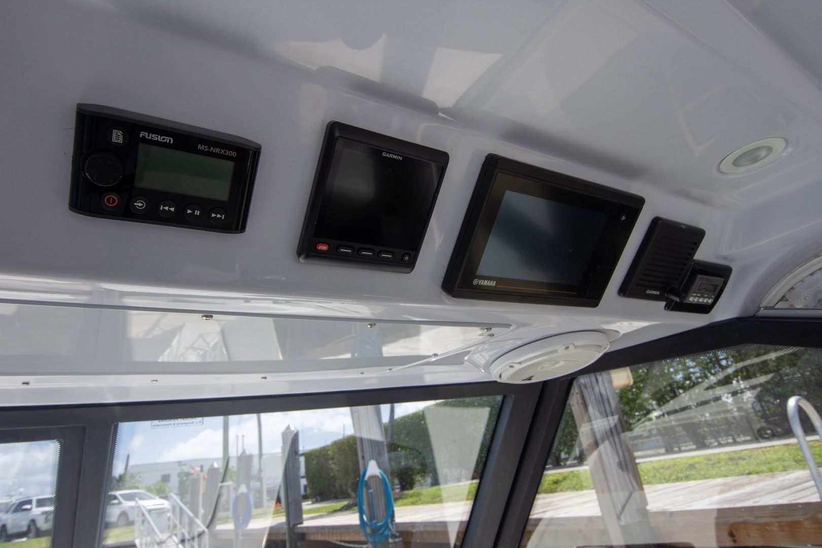 2019 Everglades 340 Dual Console - Image 23