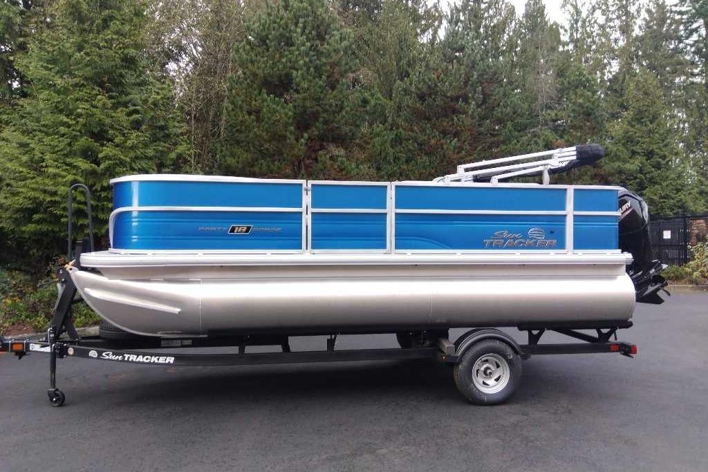 2026 Sun Tracker Party Barge 18 DLX