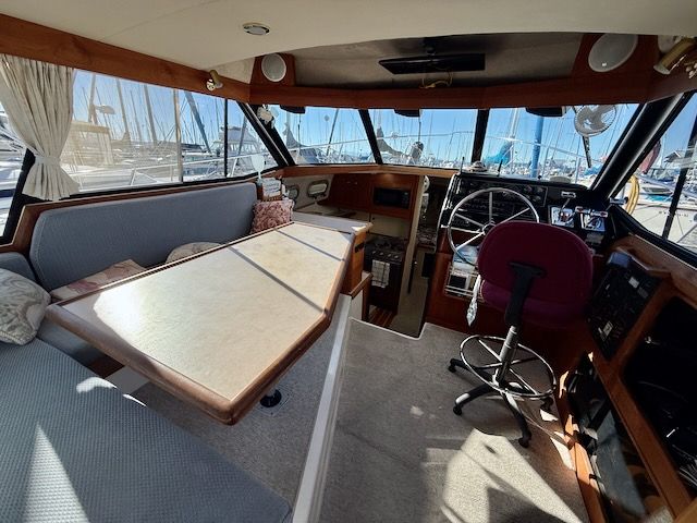 1995 Bayliner 3288 Motoryacht - 23