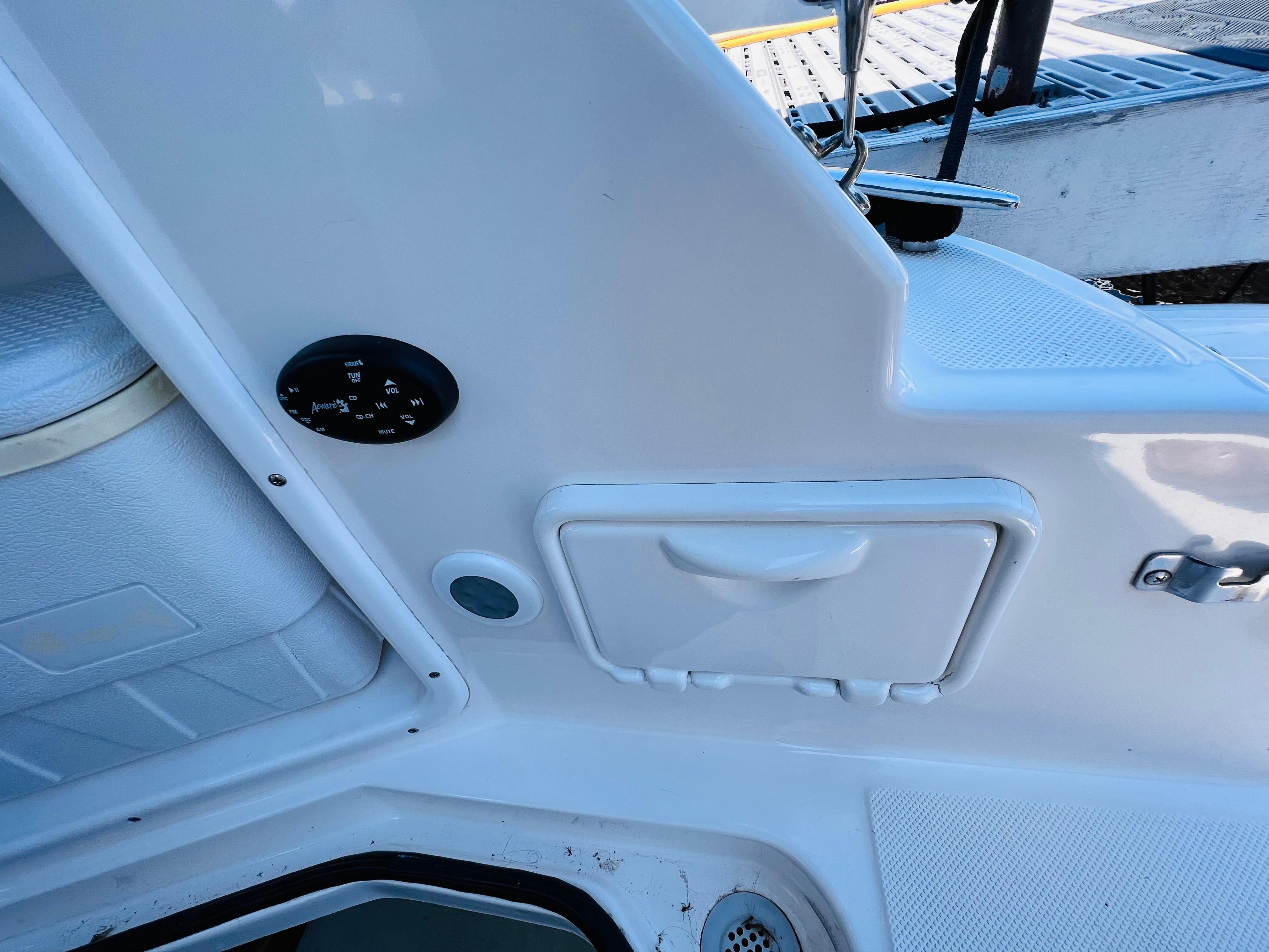 2006 Regal 2565 Window Express - 12