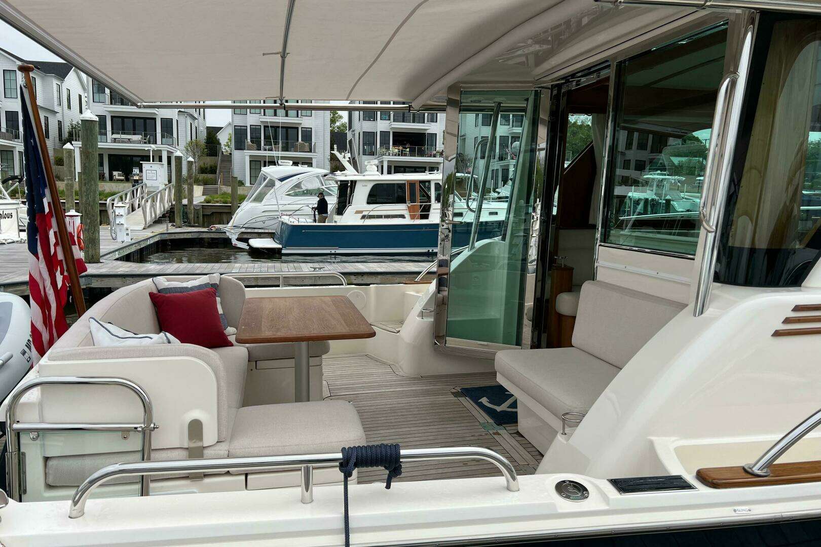 2022 Sabre 45 Salon Express - Image 8