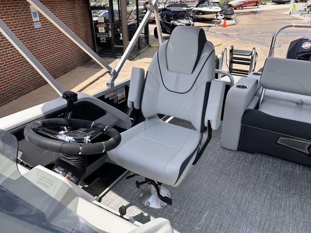 2025 Avalon LSZ Versatile Rear Bench 23 FT - 18