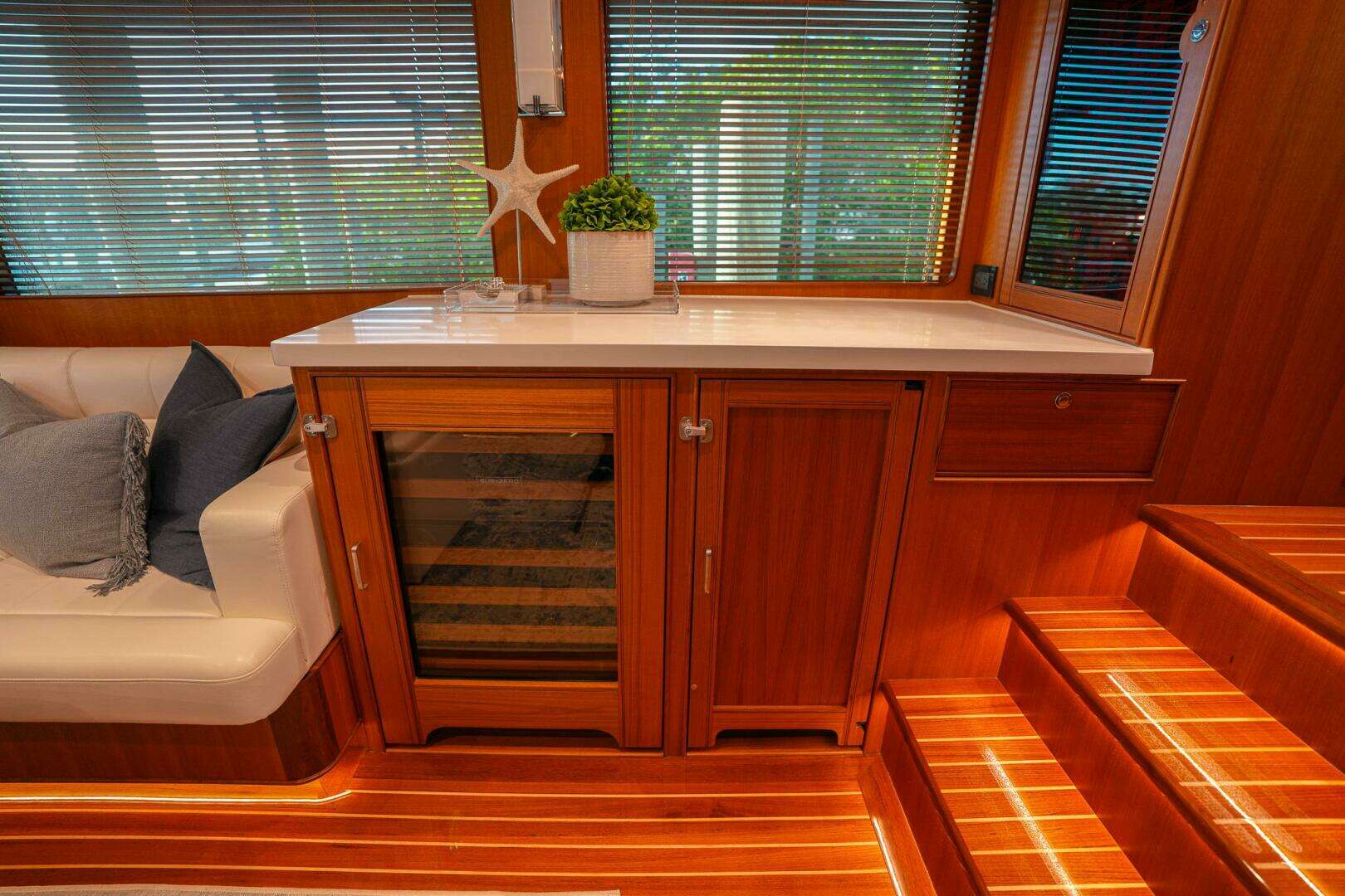2025 Marlow Explorer 70E-CB - Image 12