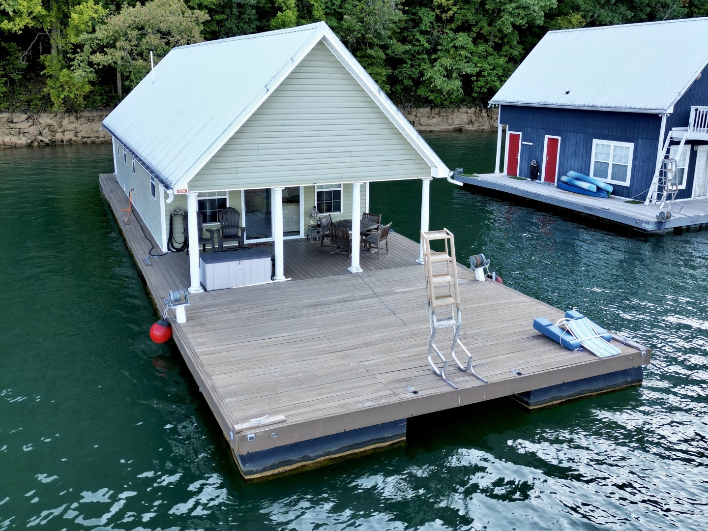 2006 Custom 20 x 43 Floating Cabin - Approx 812sqft - Image 4