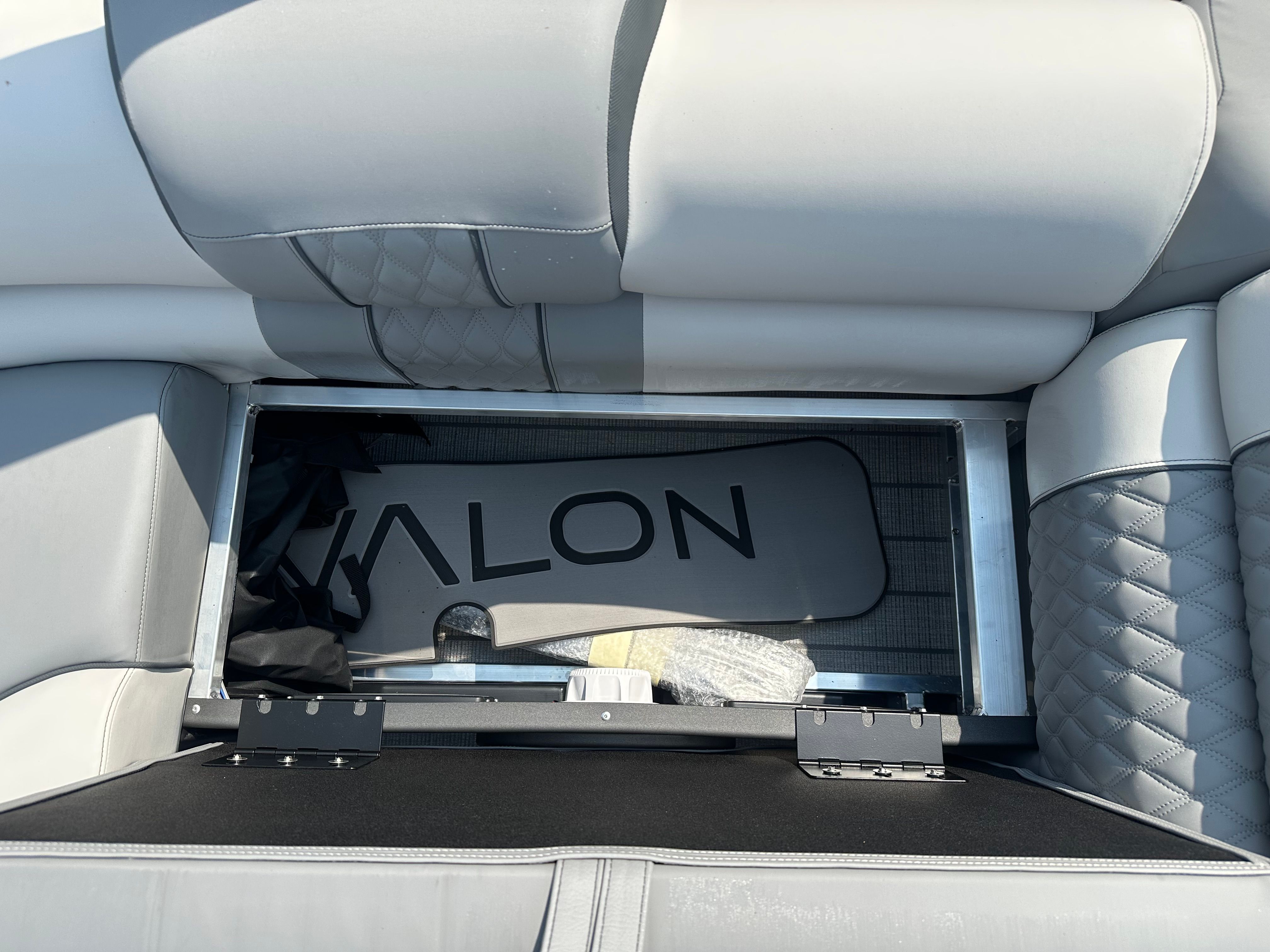 2025 Avalon Catalina Quad Lounge Shift - 23' - 16