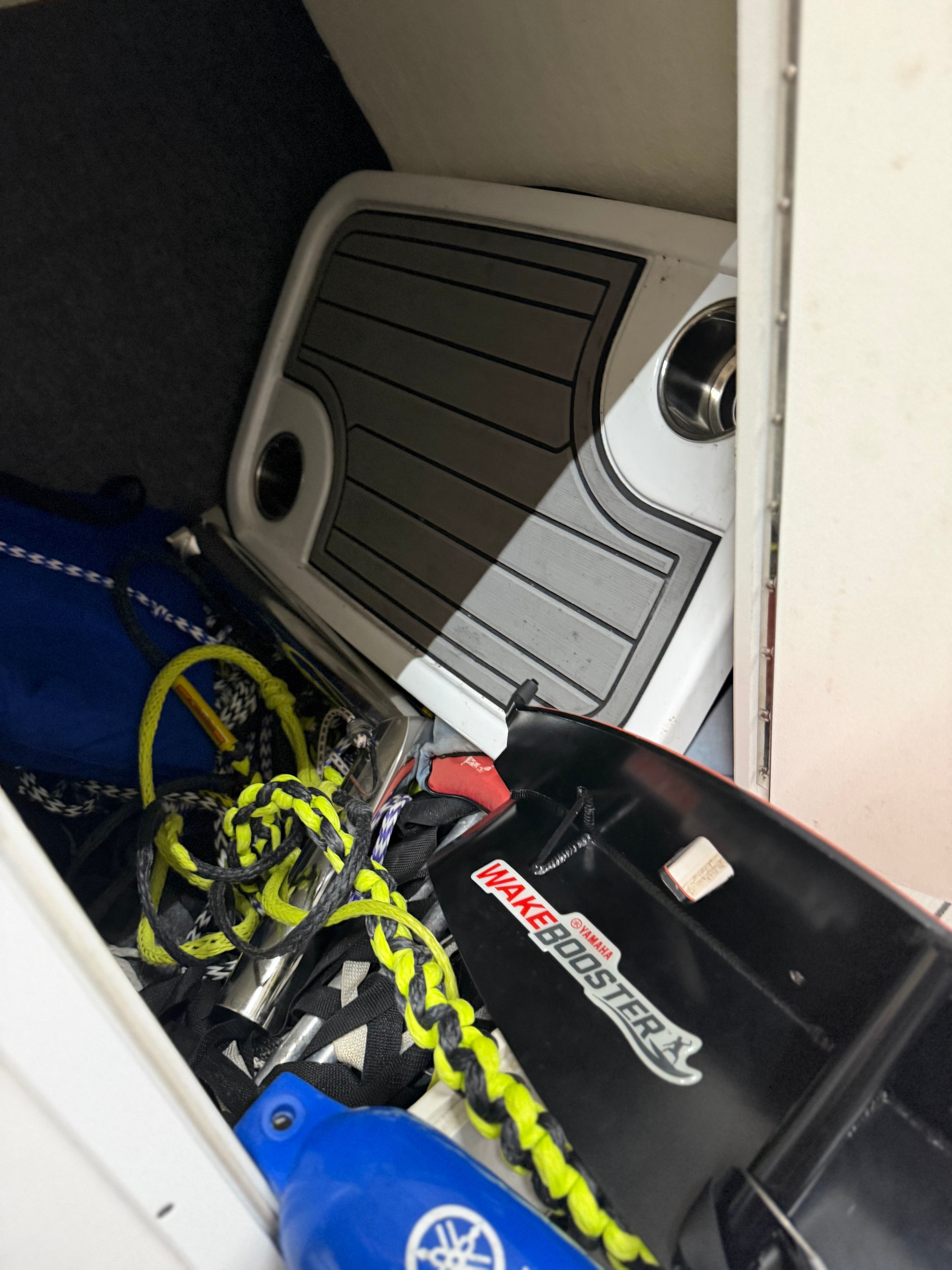 2018 Yamaha Boats 212X - 23