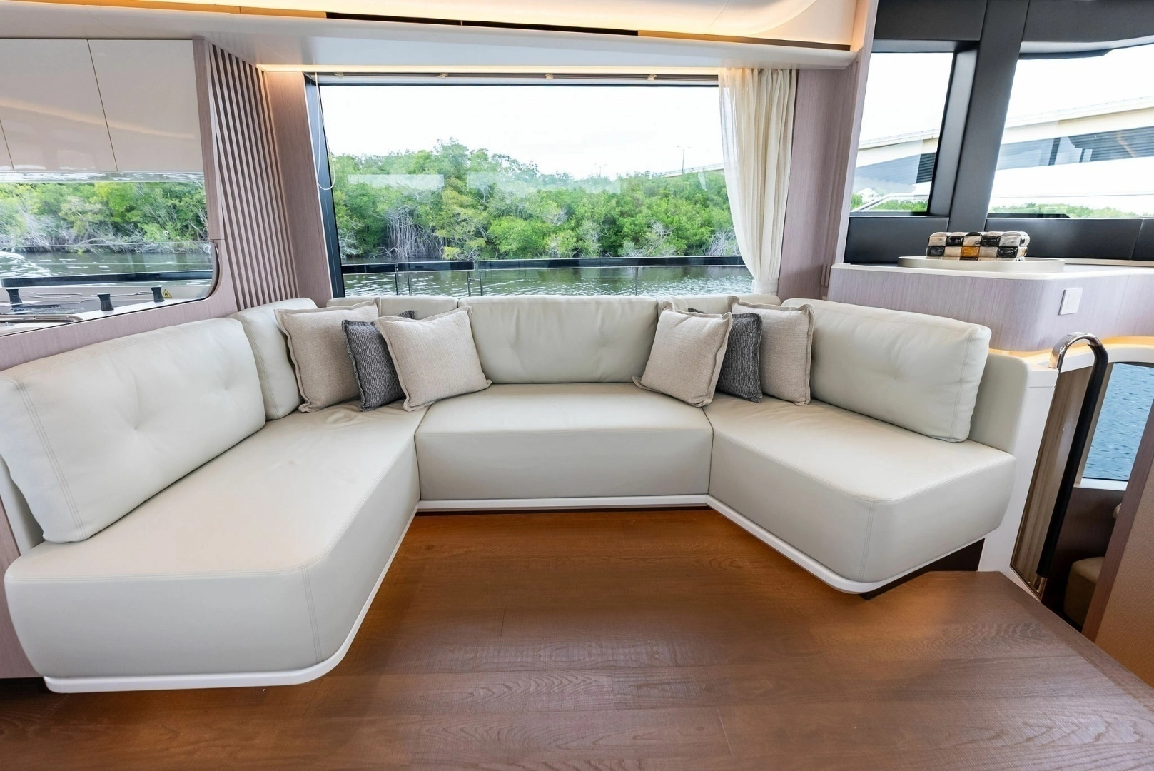 2026 Absolute 62 Navetta - Image 12
