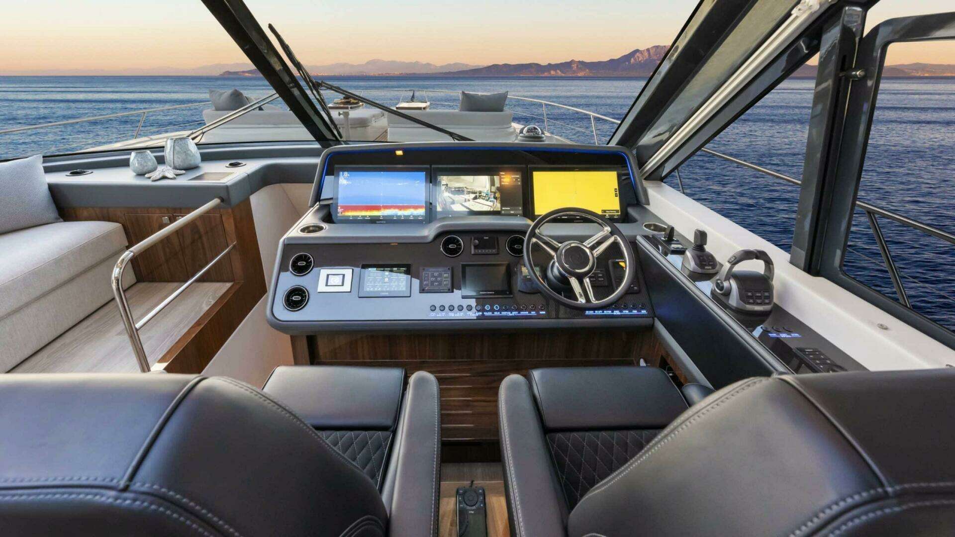 2026 Riviera 6800 Sport Yacht Platinum Edition - Image 16