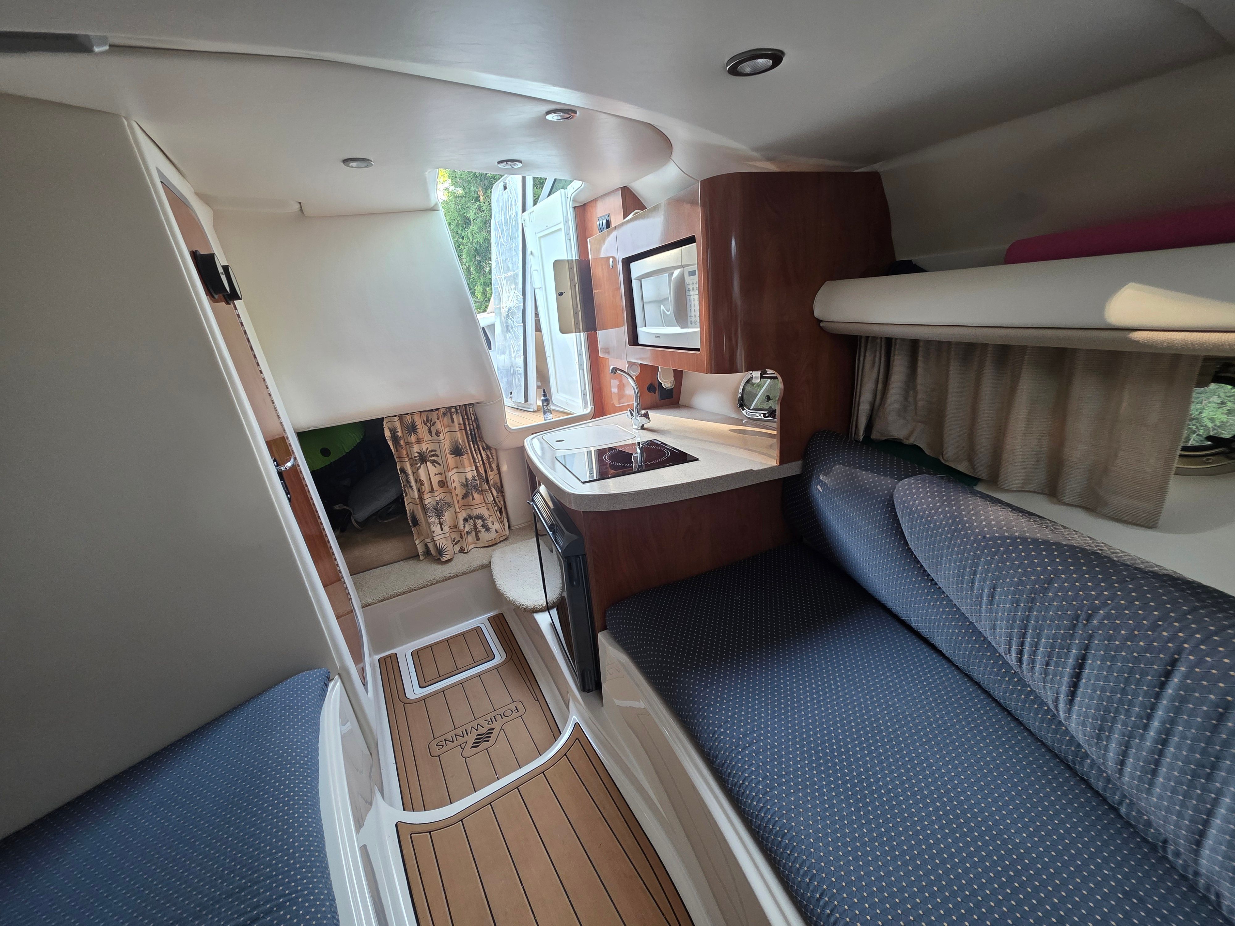 2004 Four Winns 248 Vista - 18