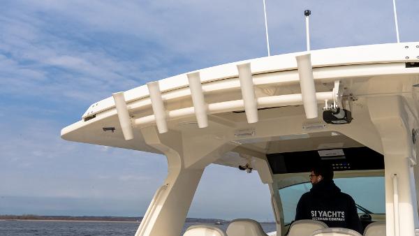 2025 Scout 425 LXF boat on water, featuring sleek design and modern amenities.