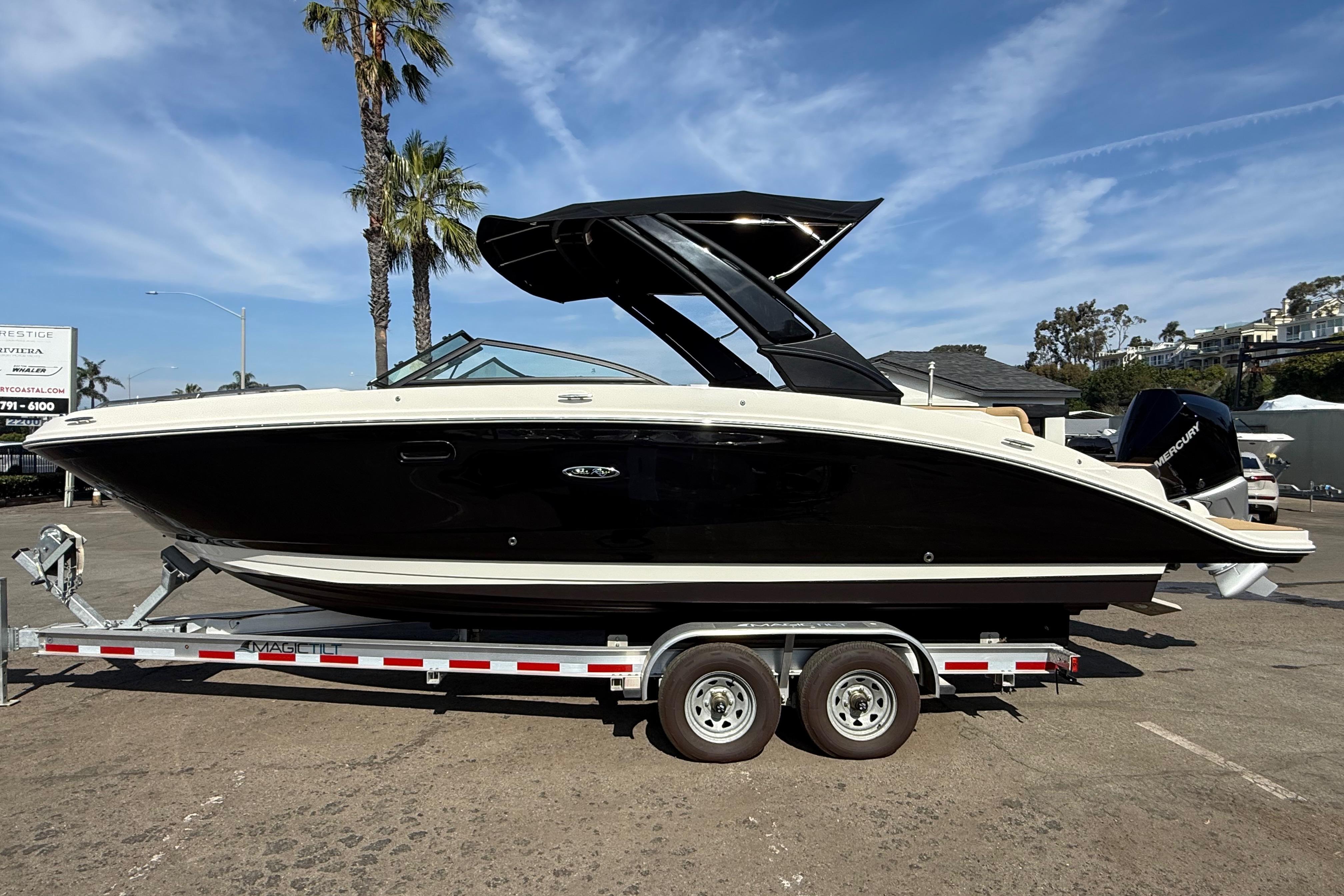 2023 Sea Ray SDX 270 Outboard