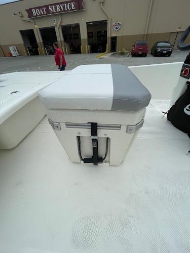2025 Mako Pro Skiff 17 CC boat seat near service center.