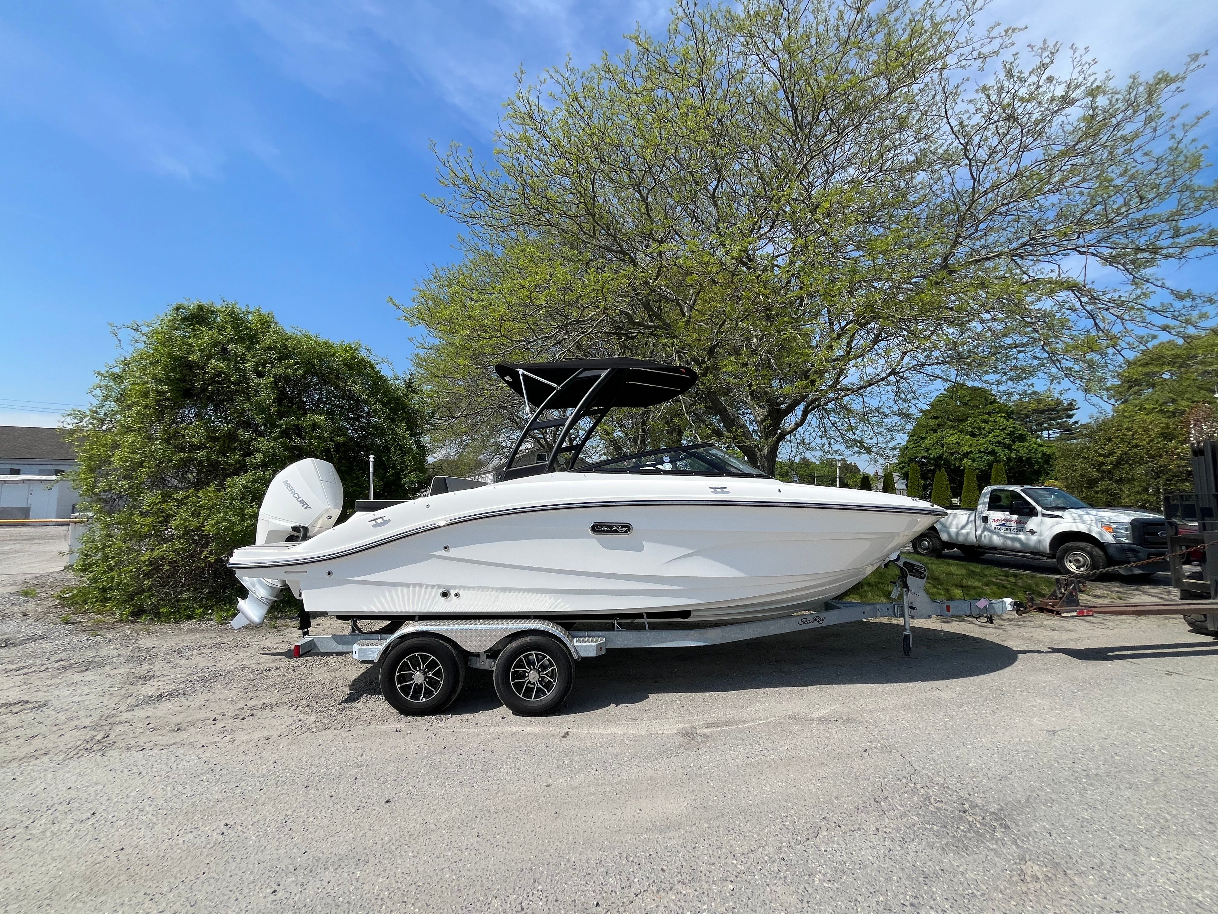 2026 Sea Ray SPX 210 Outboard