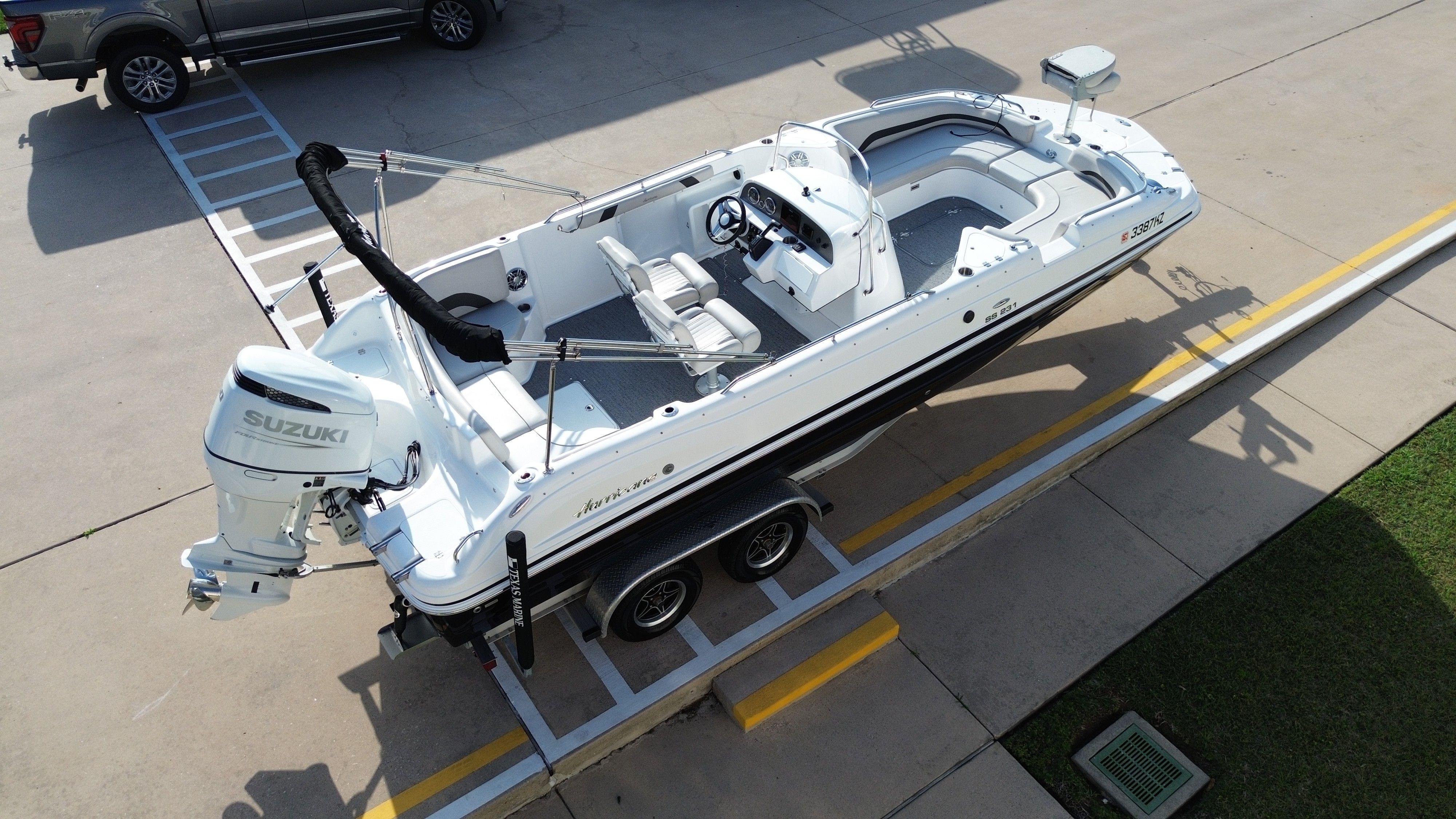 2022 Hurricane 231CC - 8