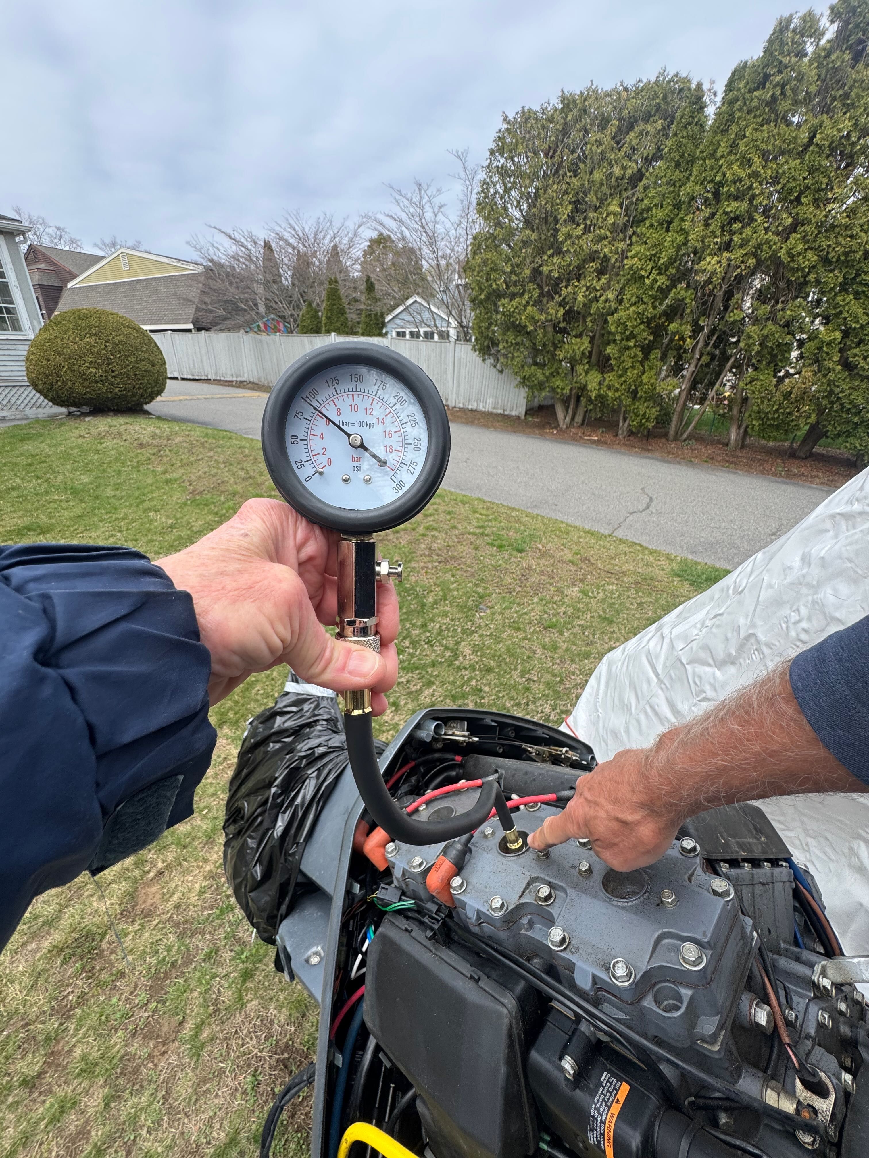 Compression test on a 1973 SeaCraft TSUNAMI outboard motor.