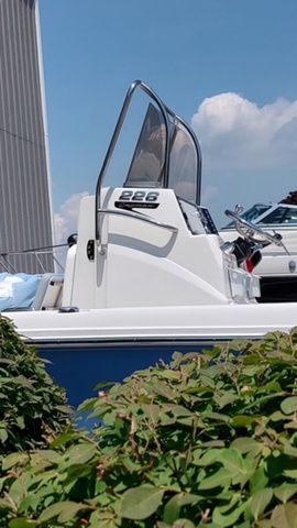 2025 Robalo 226 Cayman - 15