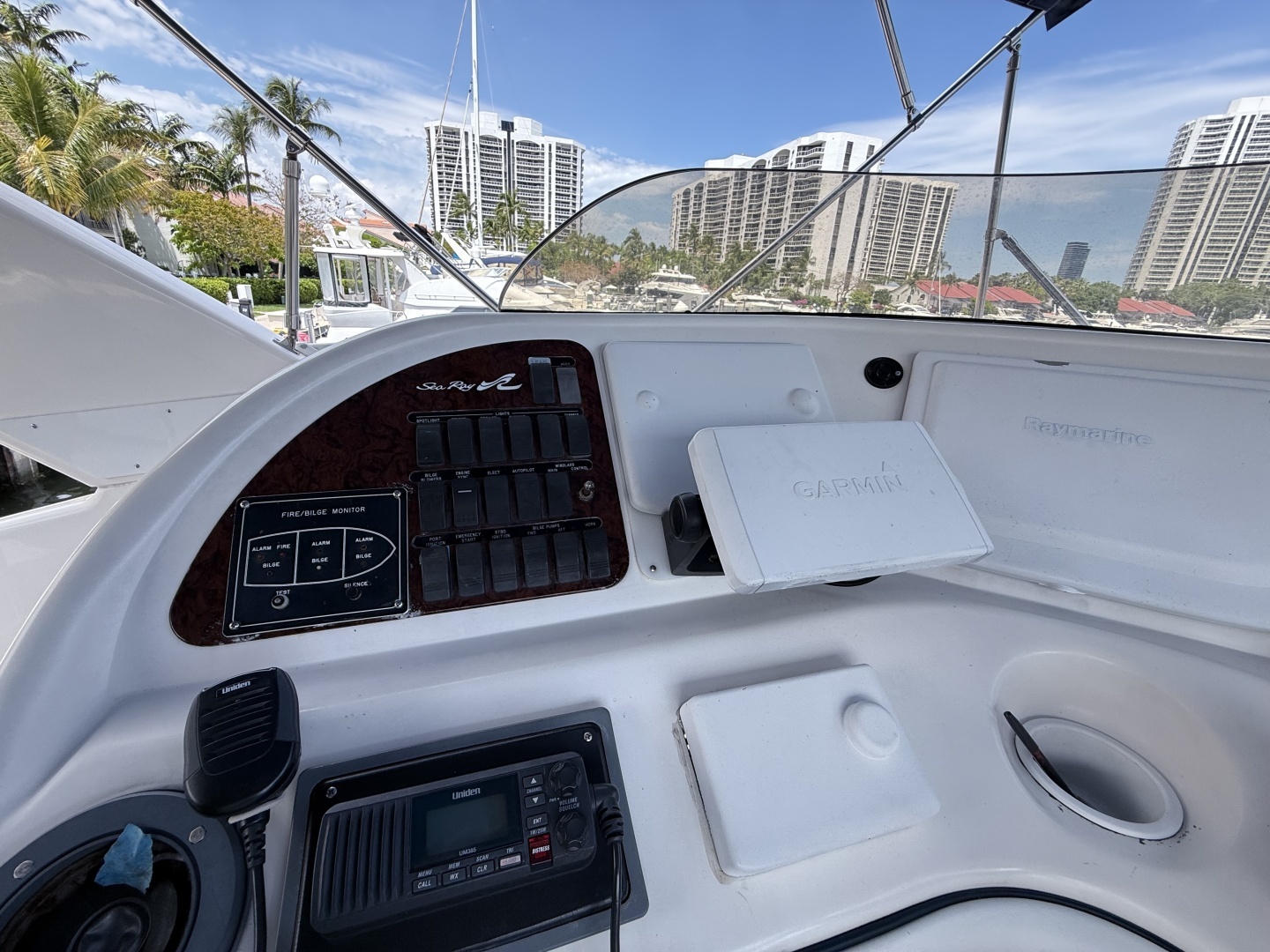 2001 Sea Ray 450 Express Bridge - Image 10