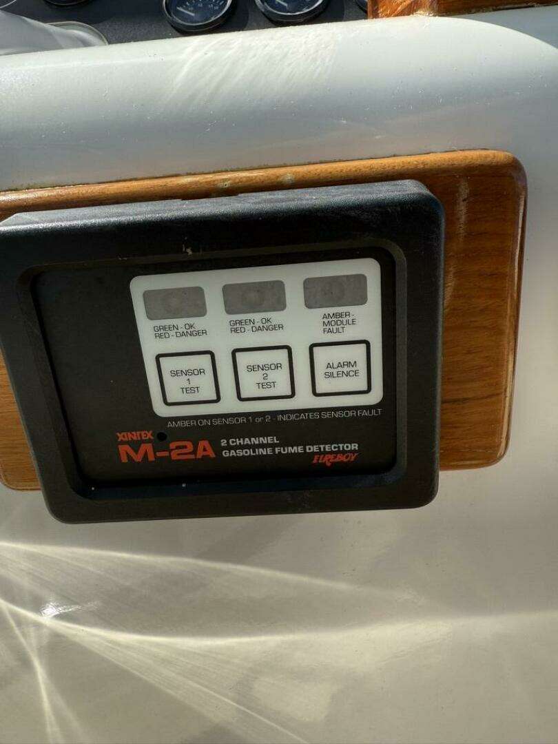 1986 Dusky 26 Custom - Image 13
