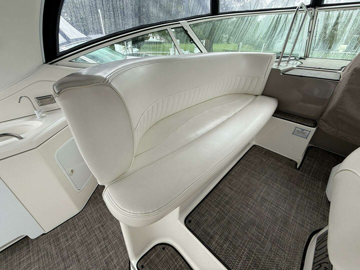 2004 Cruisers 370 Express - Image 14