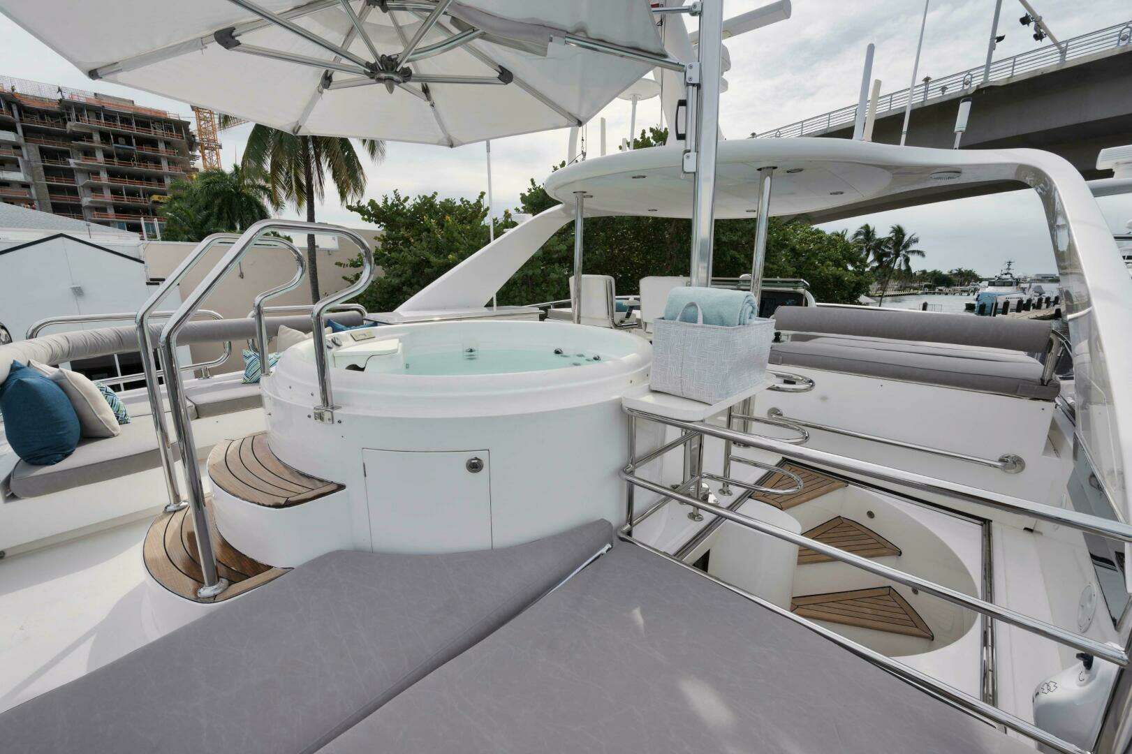 2012 Horizon P110 Tri-Deck - Image 34