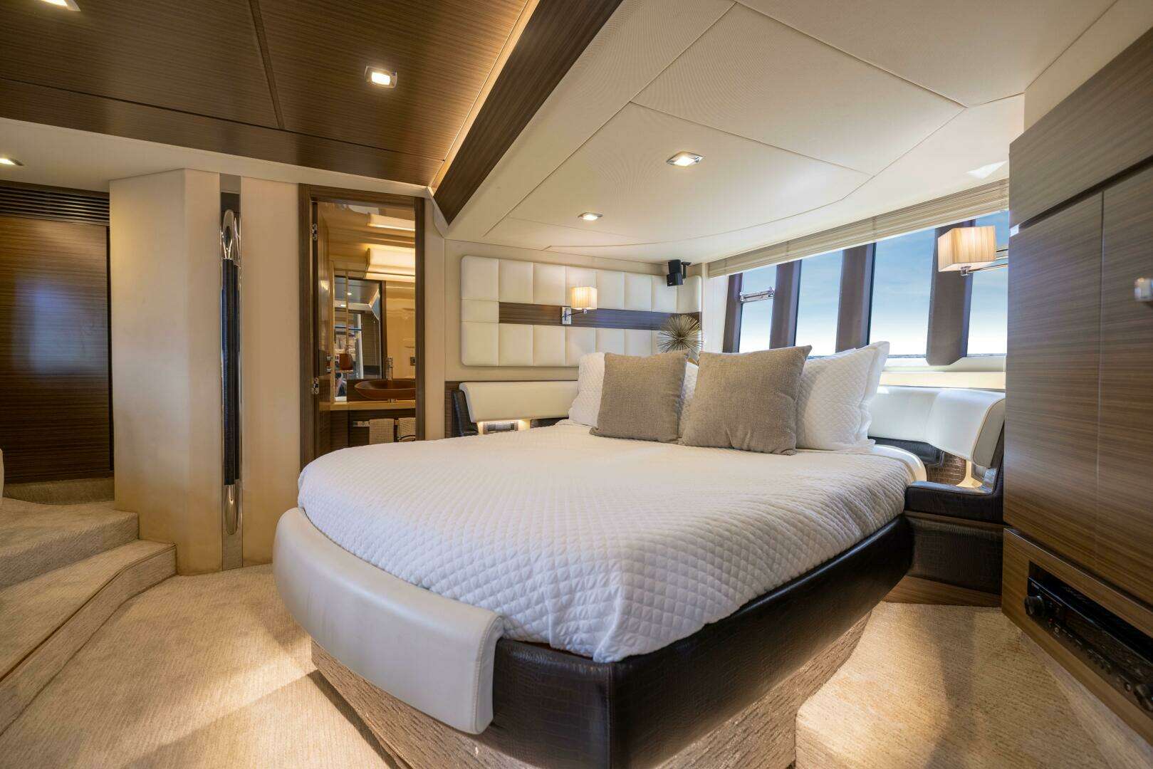 2015 Azimut 64 Flybridge - Image 18