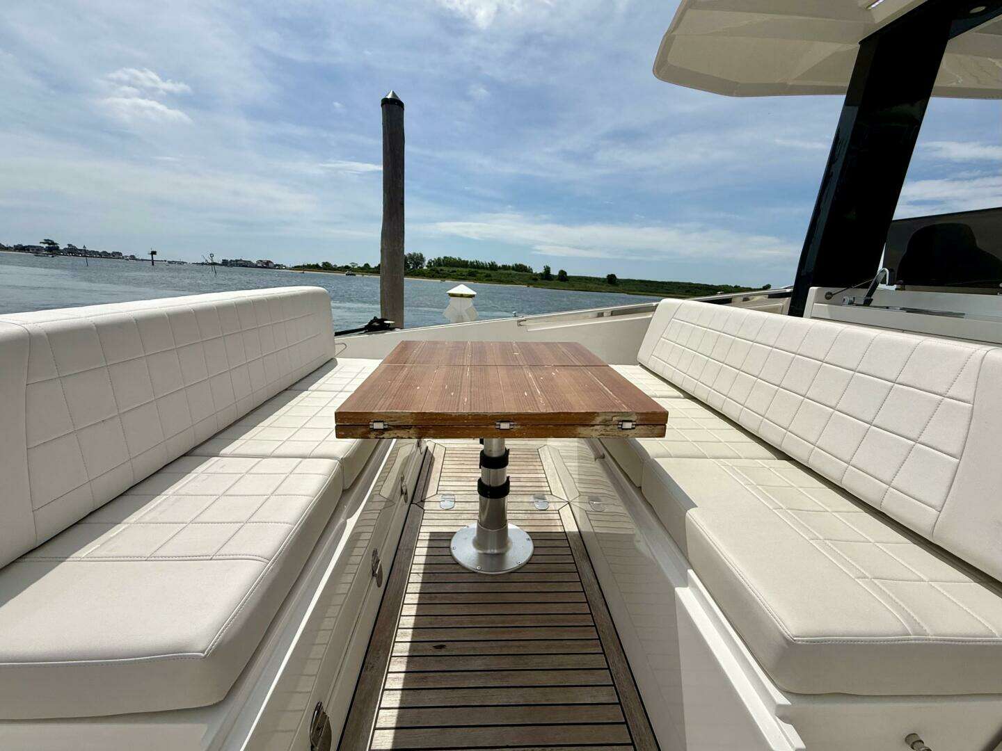 2023 Astondoa 377 Coupe Outboard - Image 17
