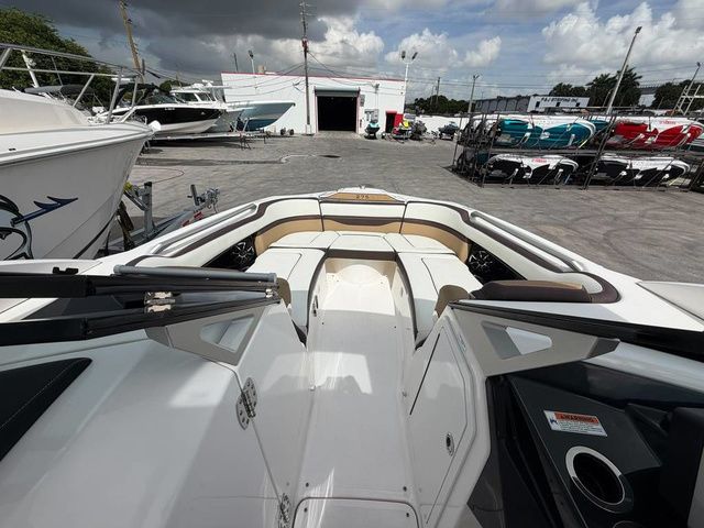 2023 Yamaha Boats 275SDX - 14