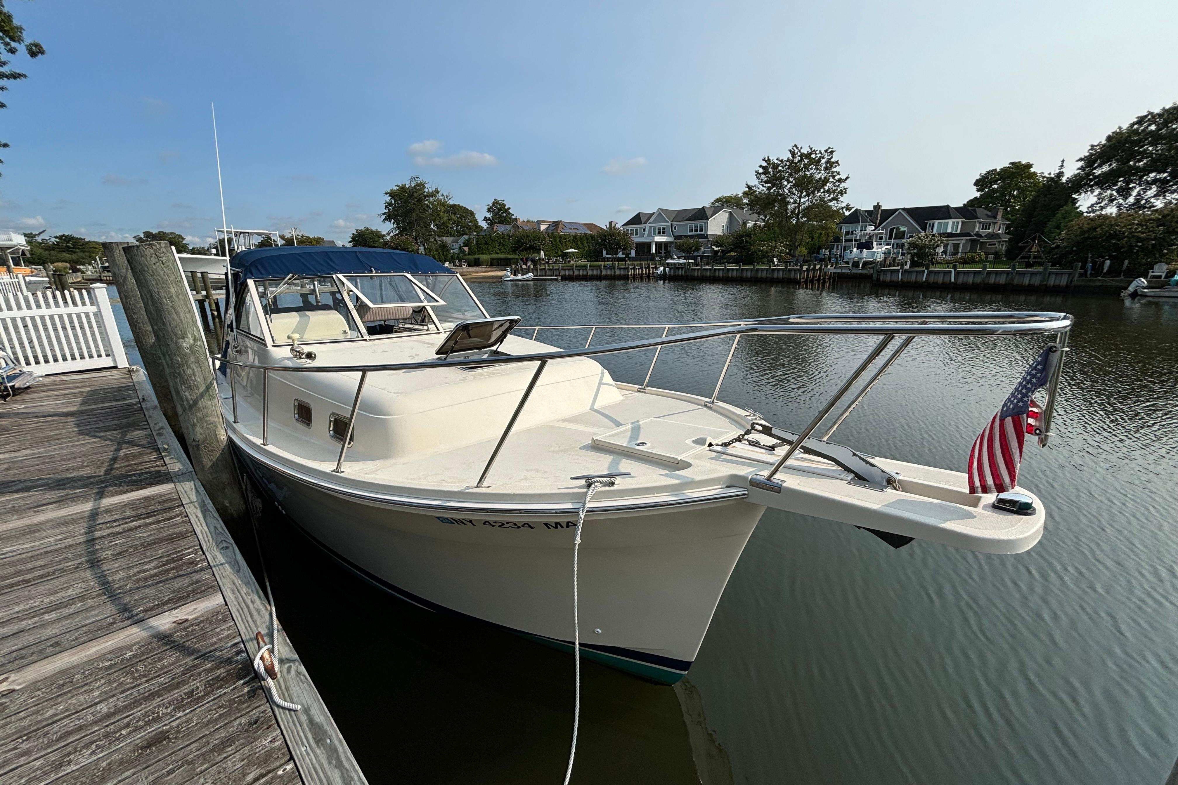 2005 Mainship Pilot 30-II Sedan