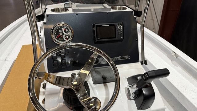 2026 Xpress H22 Bay W/ Yamaha 200 "SHO" - 11