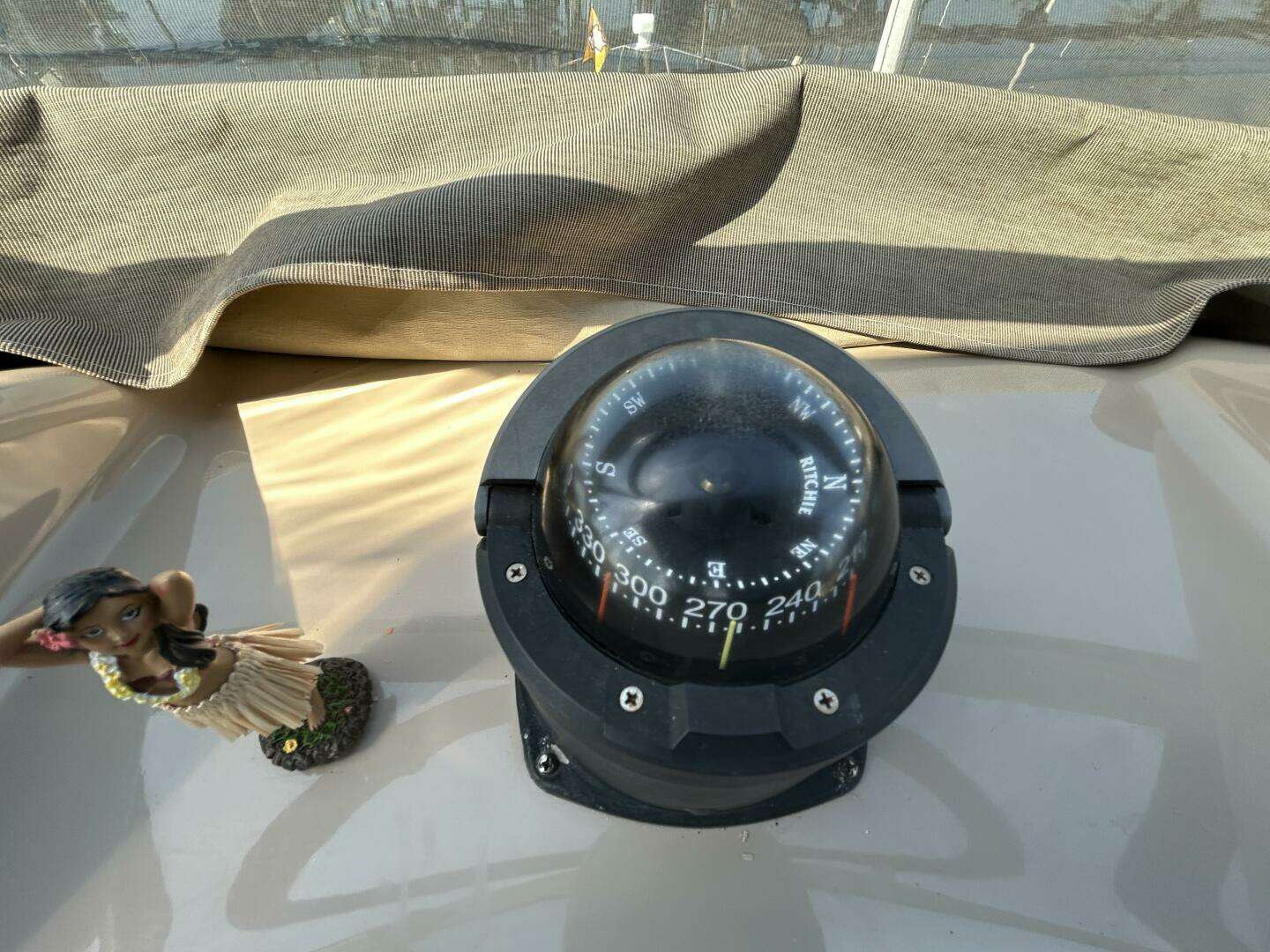 2005 Carver 366 MY - Image 14
