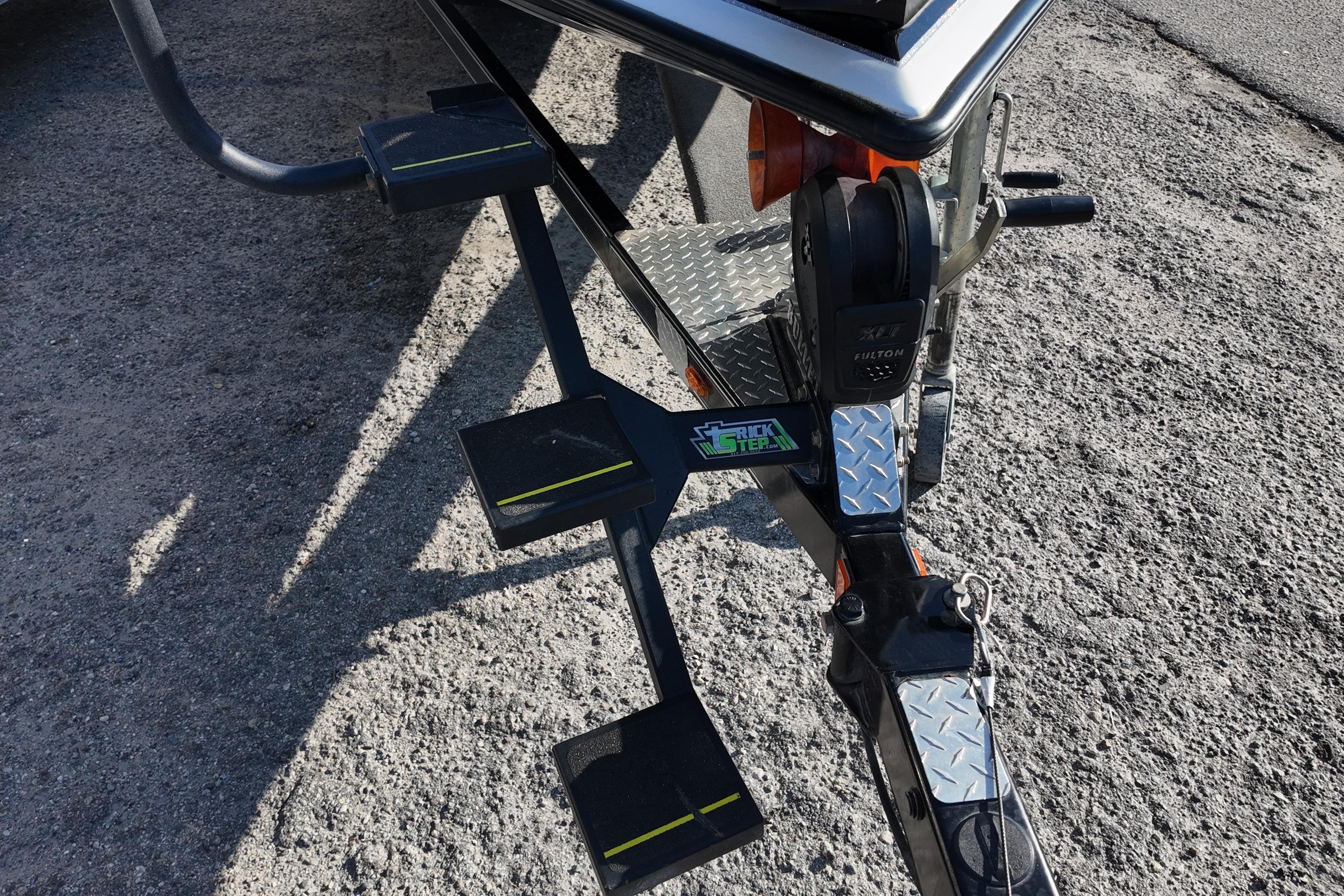 Trailer hitch with steps on a 2022 Bullet 21SDC boat trailer.