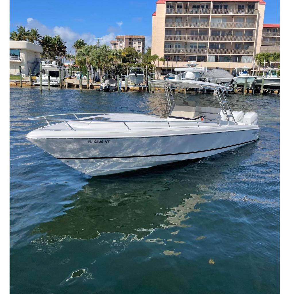 2010 Intrepid 323 Cuddy