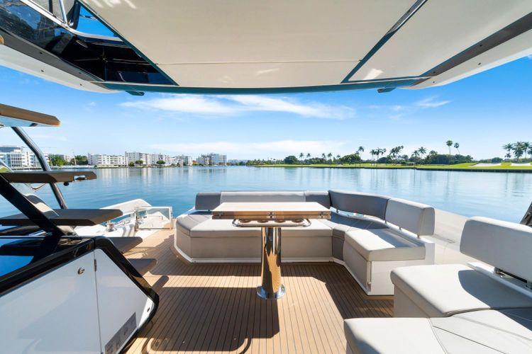 2022 Sunseeker 65 Sport Yacht - Image 11