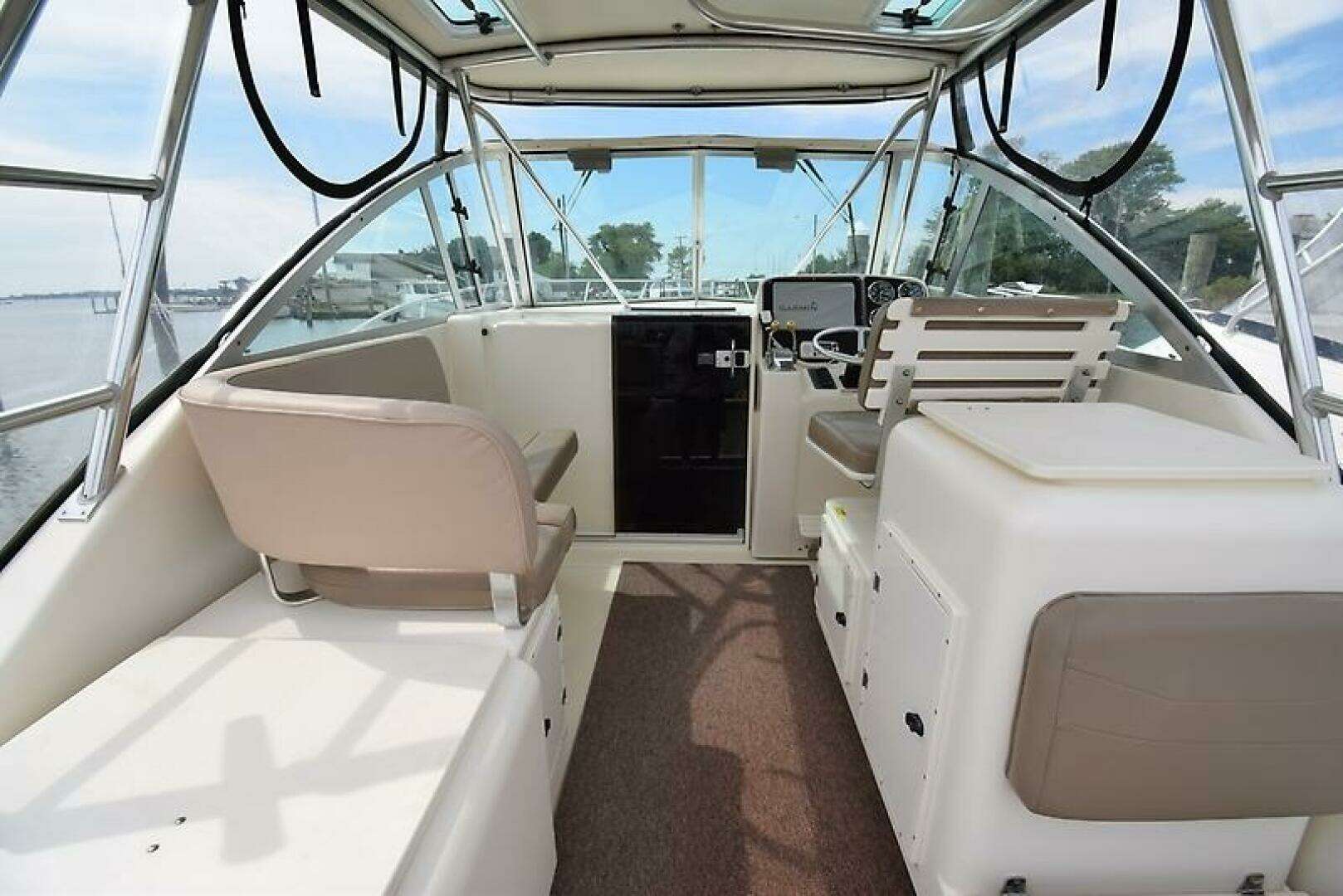 2003 Pursuit 3000 Express - Image 14