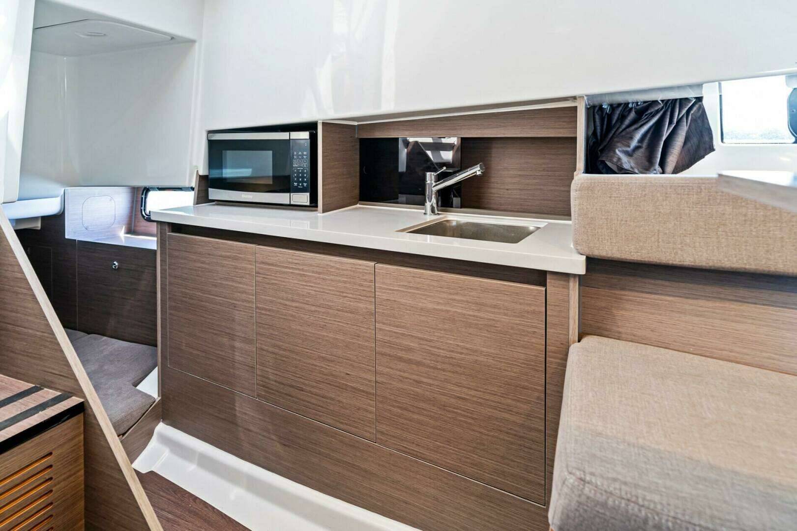 2026 Beneteau Flyer 9 SUNdeck - Image 15