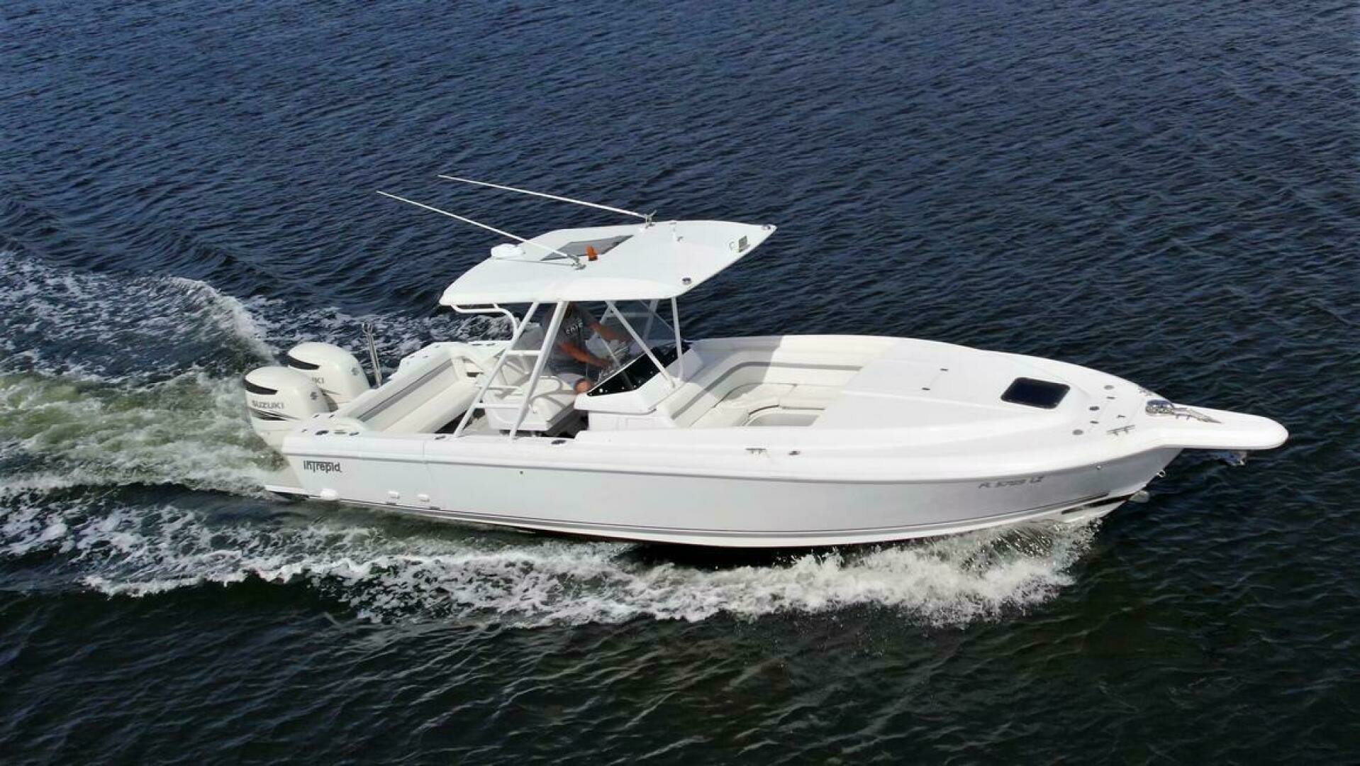 2003 Intrepid 32 - Image 18