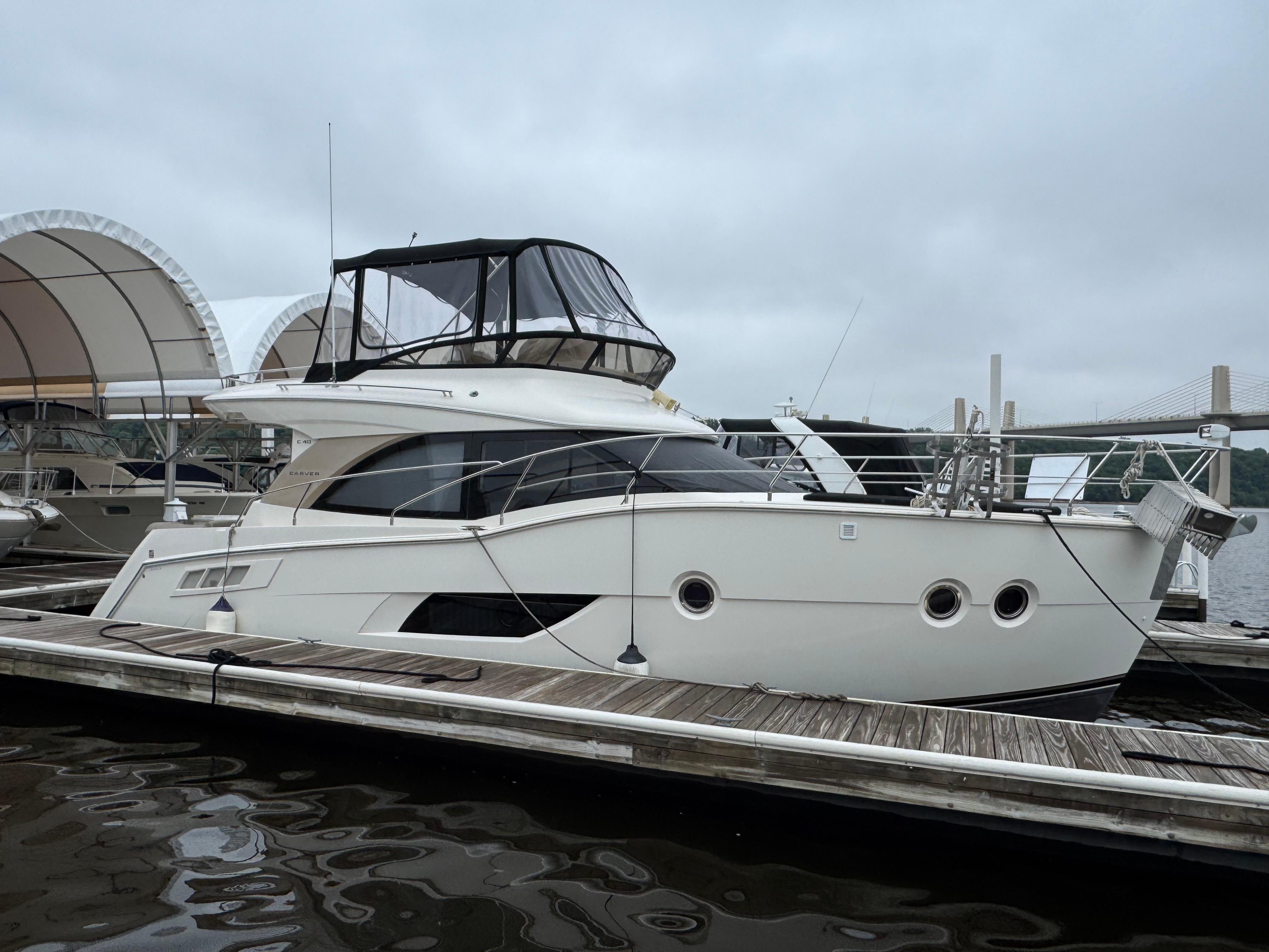 2014 Carver 40 Command Bridge