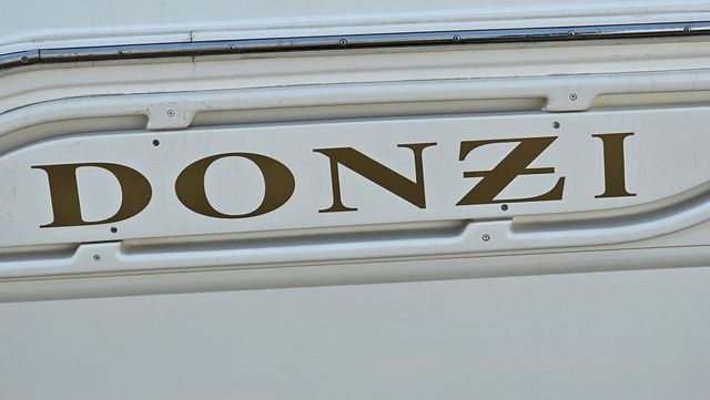 1997 Donzi 3250 LXC - 24
