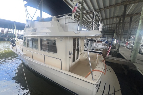 2006 Mainship 34 Trawler