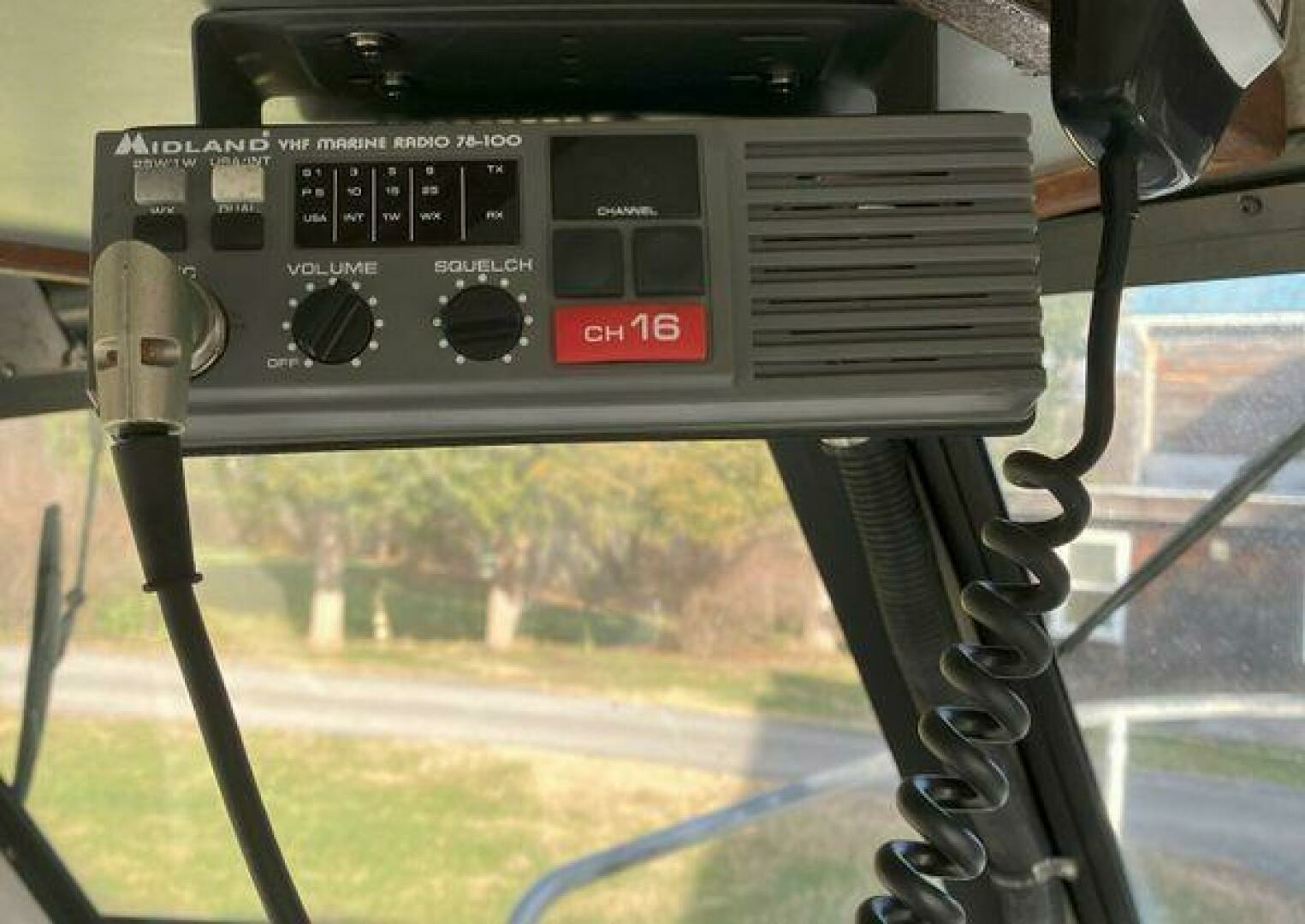 1990 Boston Whaler Frontier - Image 13