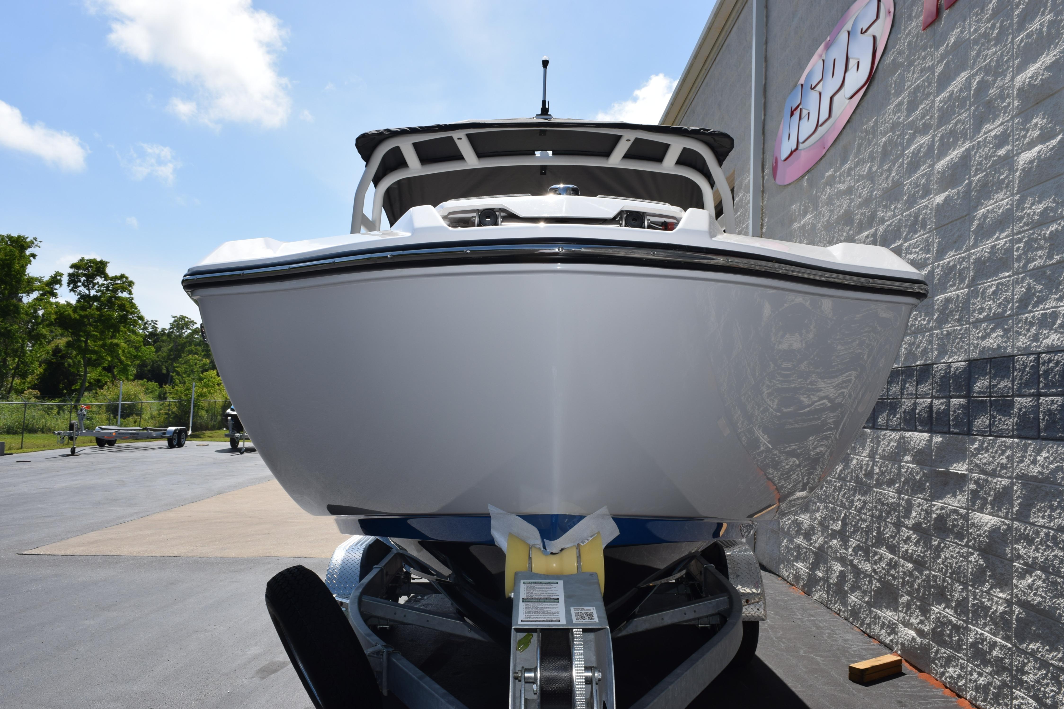 2026 Yamaha Boats 222SE on trailer, parked outdoors, front view.