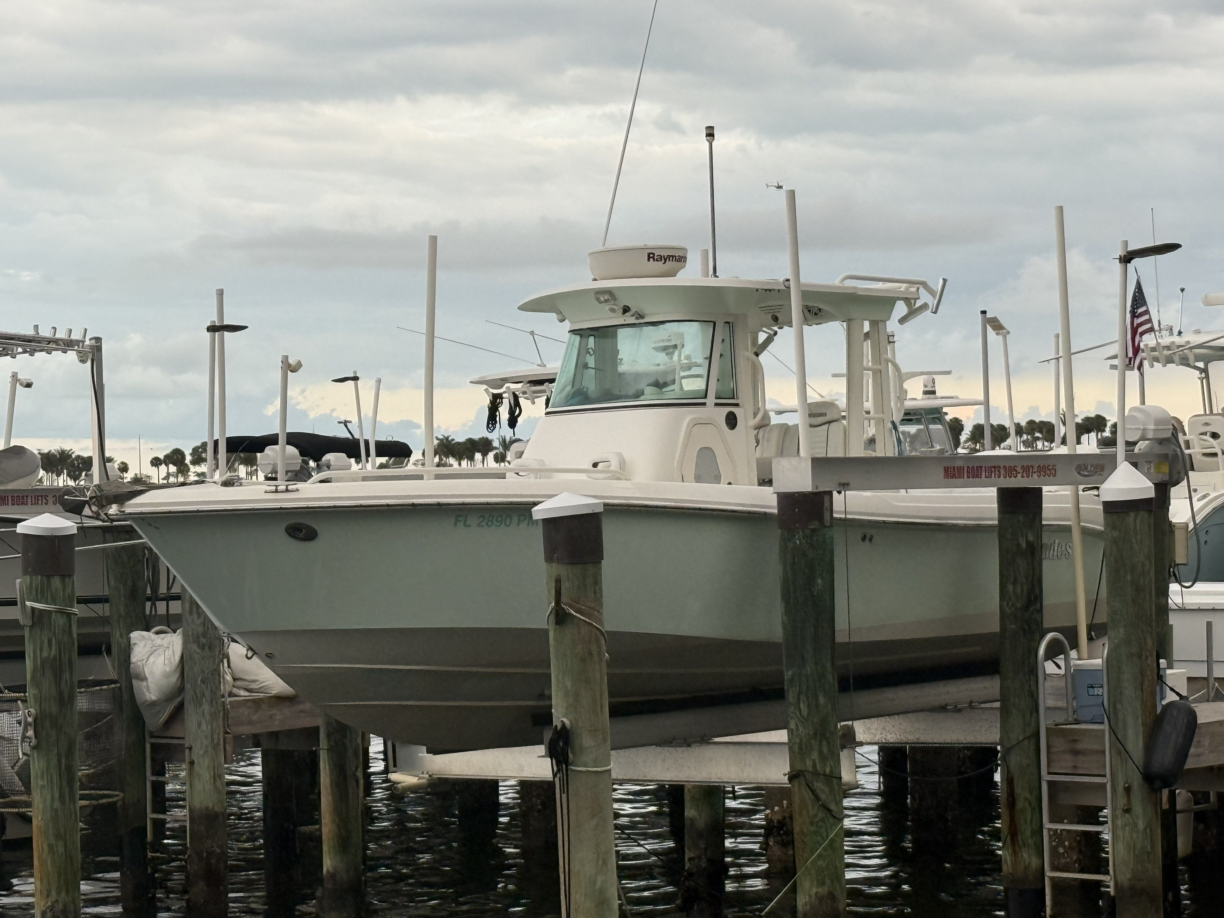 2009 Everglades 290 Pilot - 4