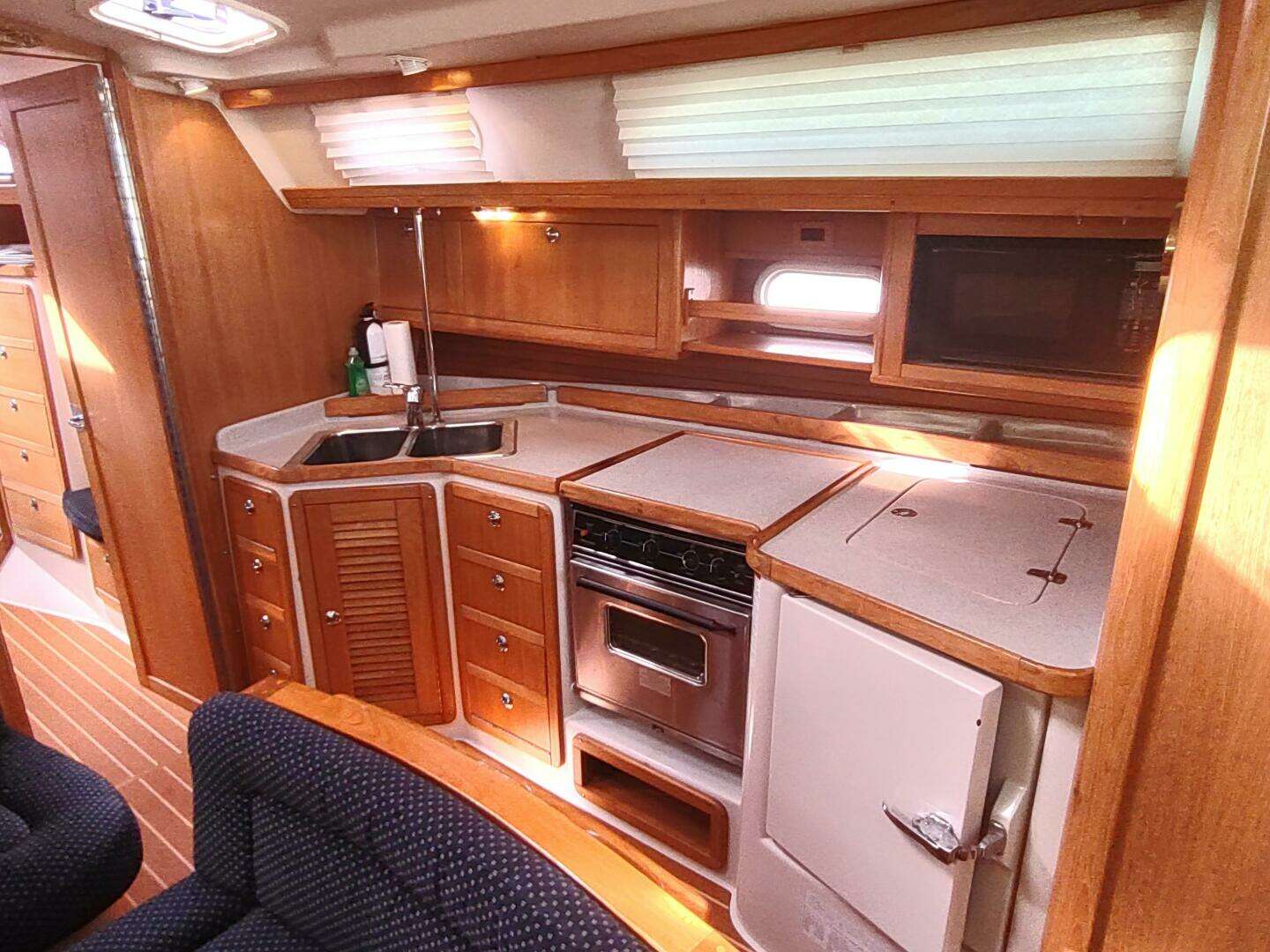 2005 Catalina 42 MKII - Image 30